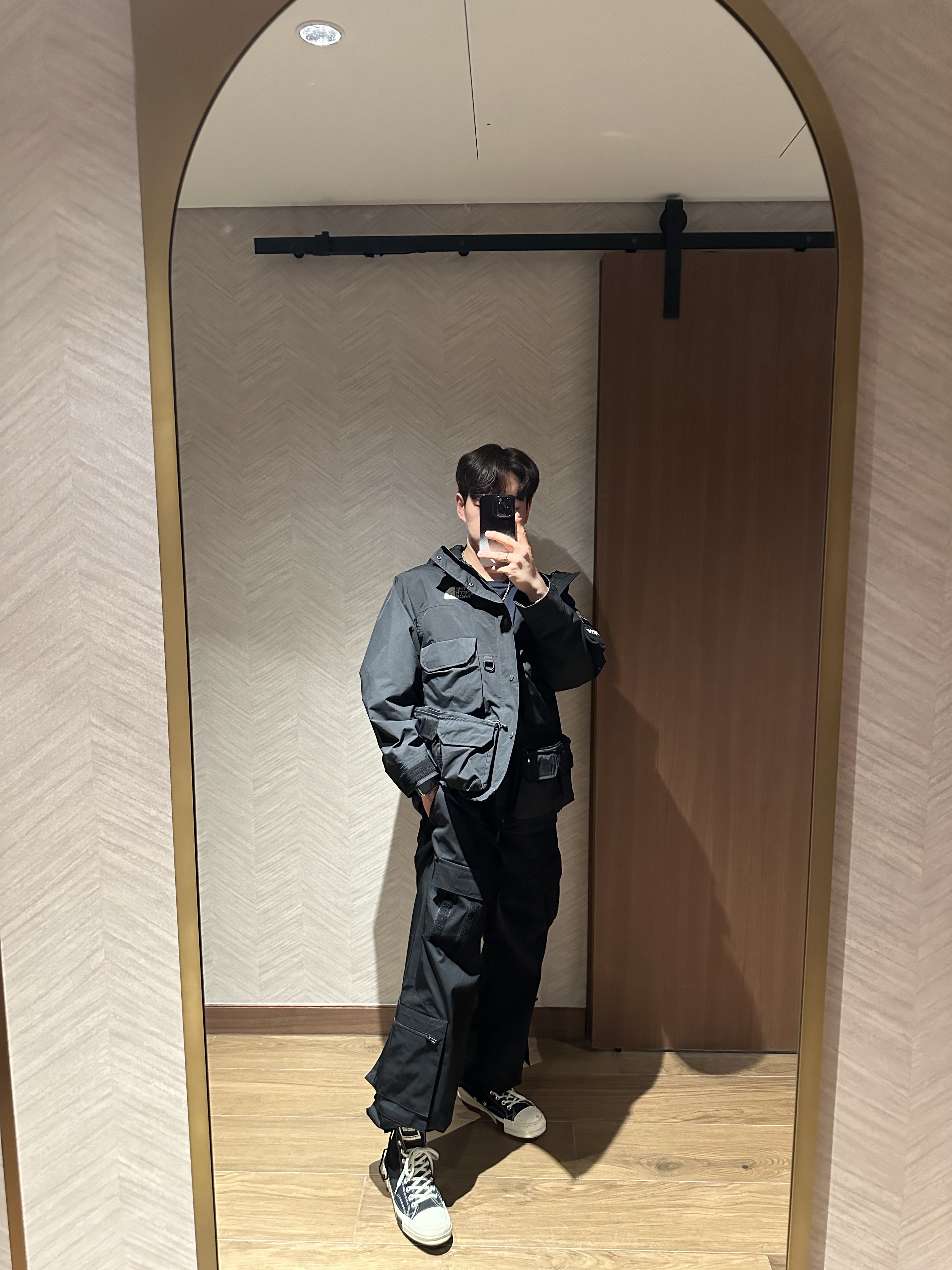 Supreme x The North Face Cargo Jacket Black - 20SS, Converse x Drkshdw Drkstr Chuck 70 High Black 착용 스타일