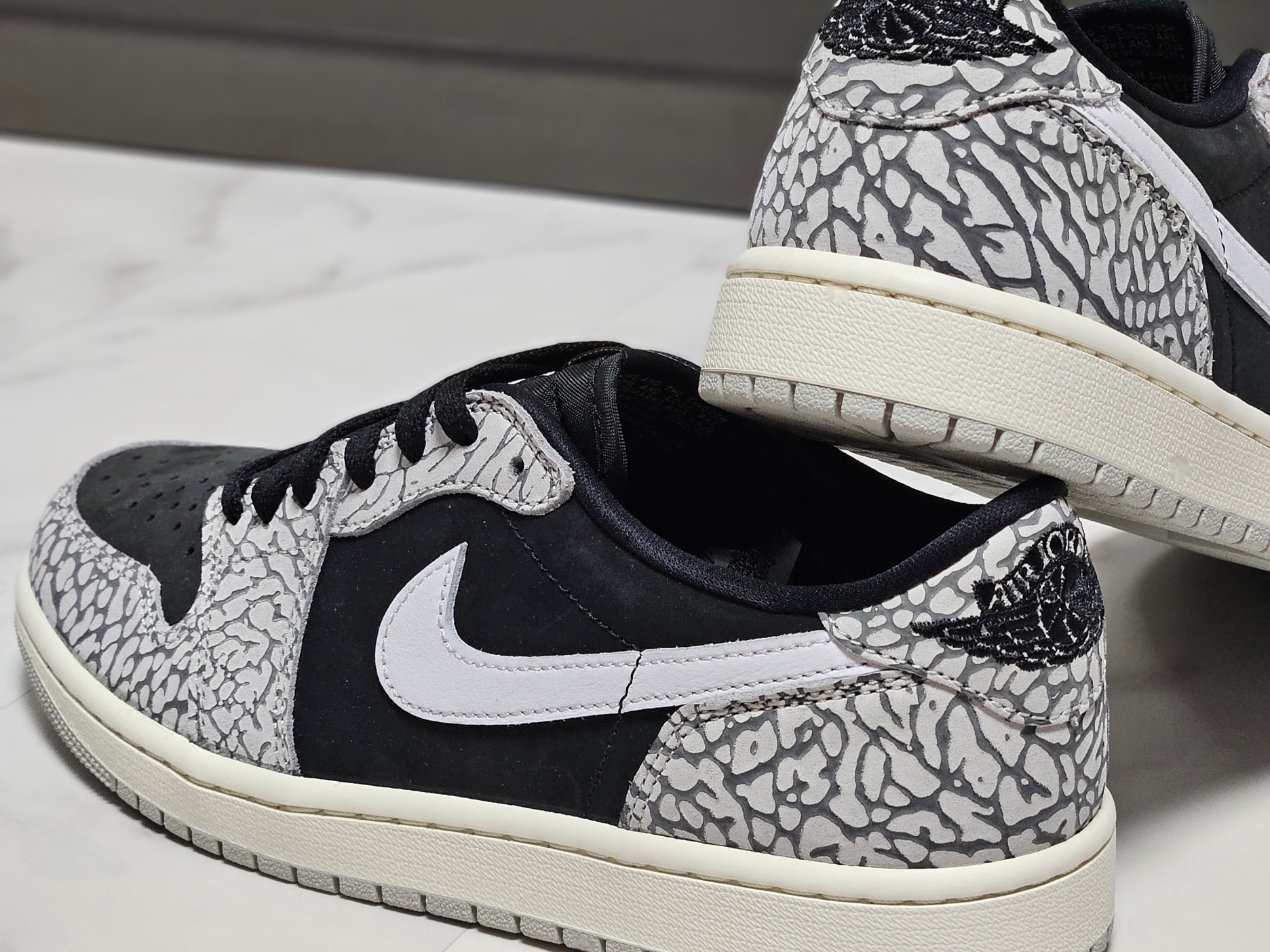 Jordan 1 Retro Low OG Black Cement 착용 스타일 - 6