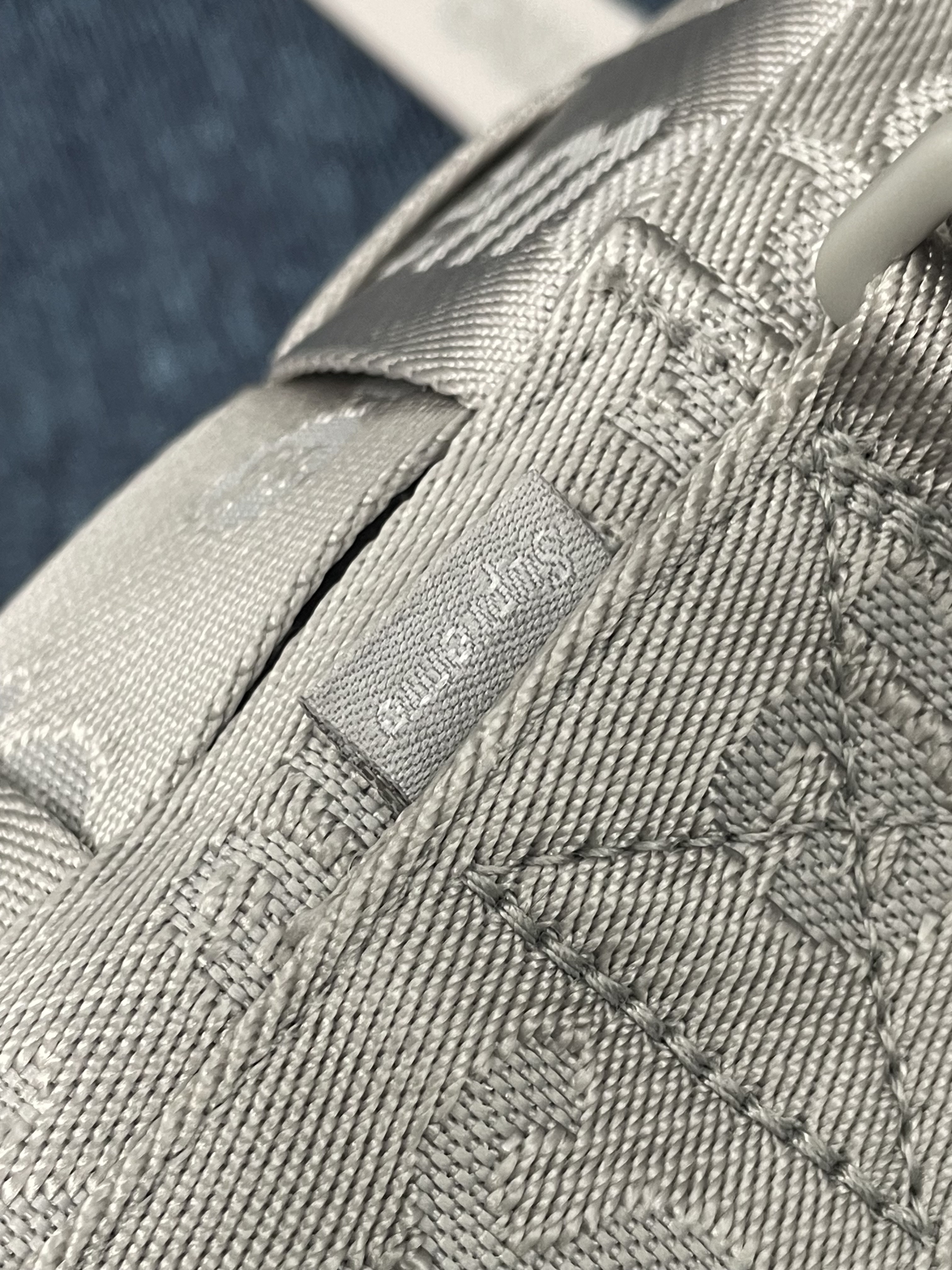 Supreme Woven Shoulder Bag Grey - 24SS 착용 스타일 - 2