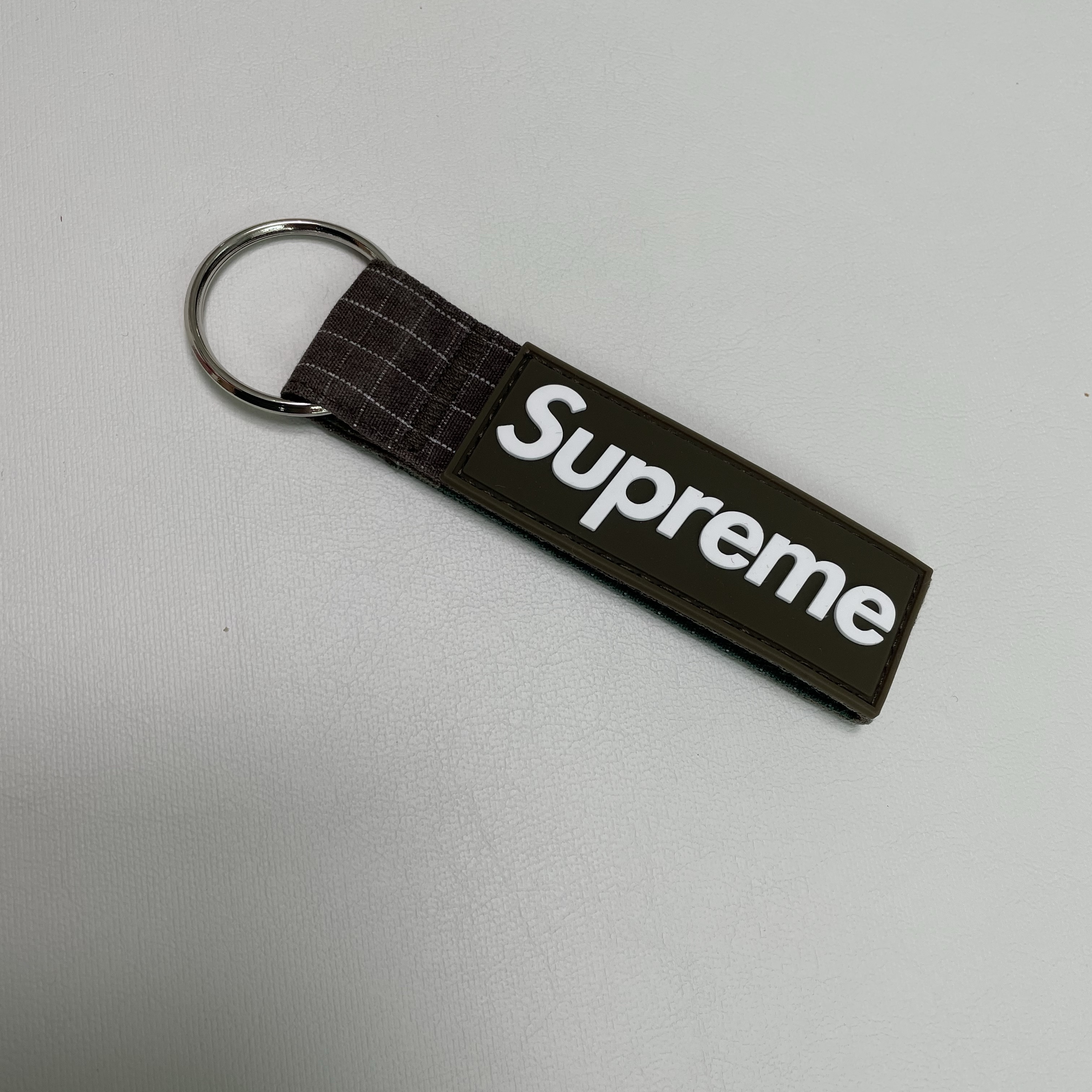 Supreme Ripstop Keychain Woodland Camo - 24SS 착용 스타일