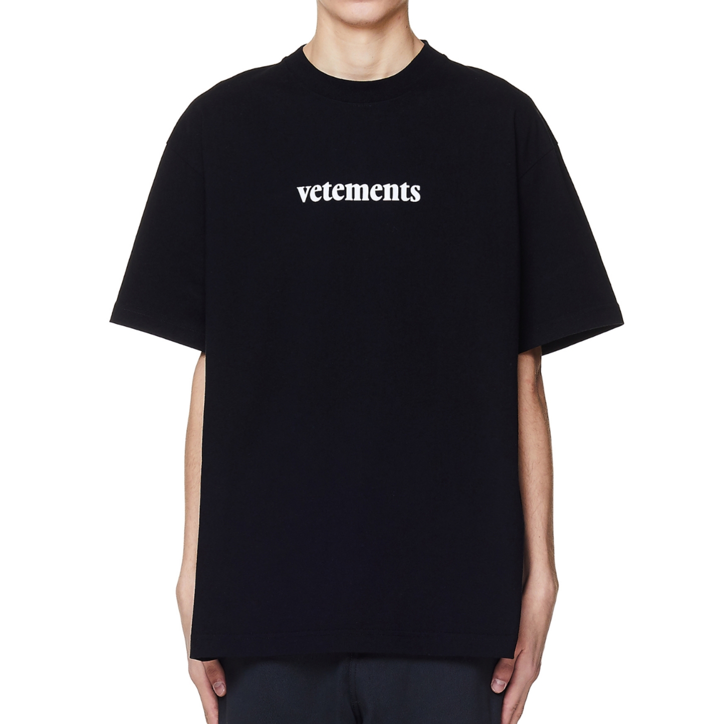 Vetements Logo T-Shirt Black 착용 스타일 - 1