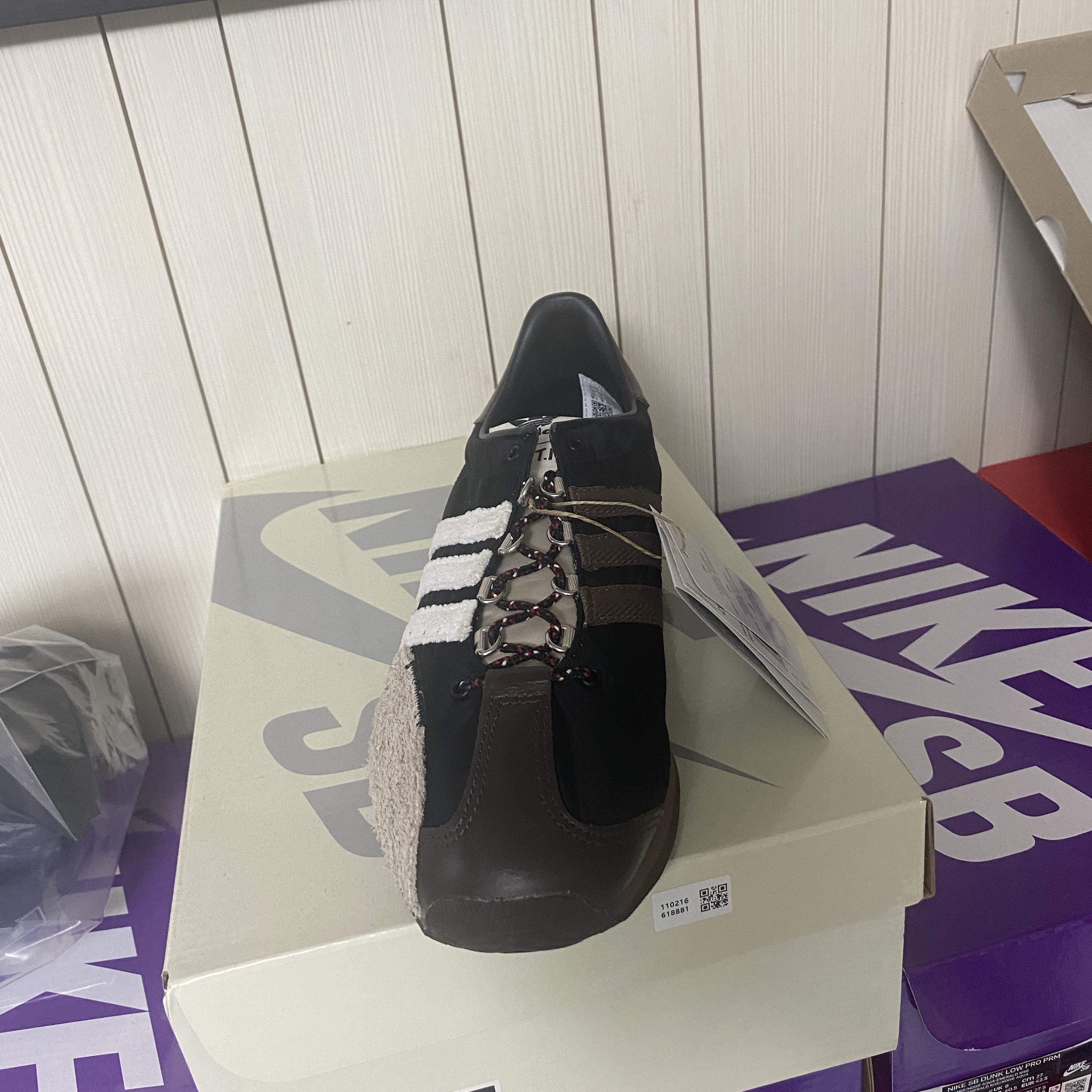 Adidas x Song for the Mute Country OG Core Black Core White 착용 스타일 - 1