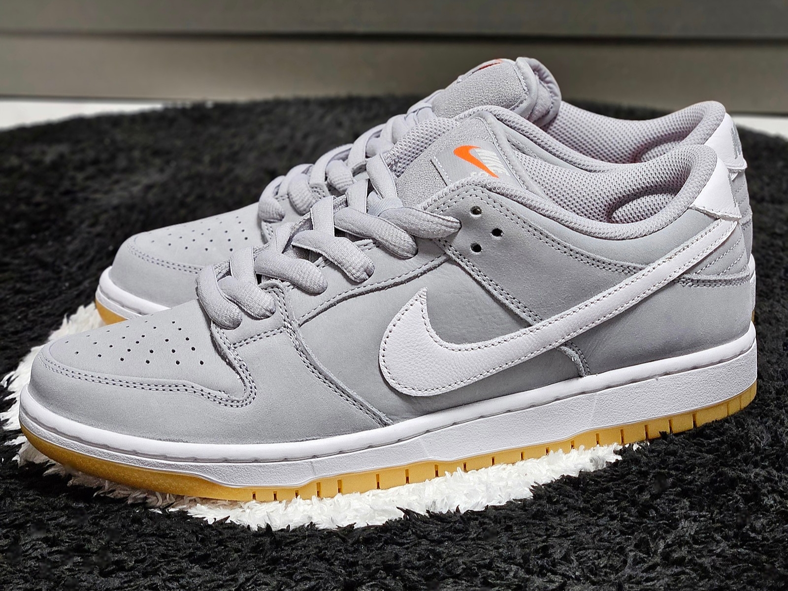 Nike Dunk Low Pro SB Wolf Grey White 착용 스타일 - 10