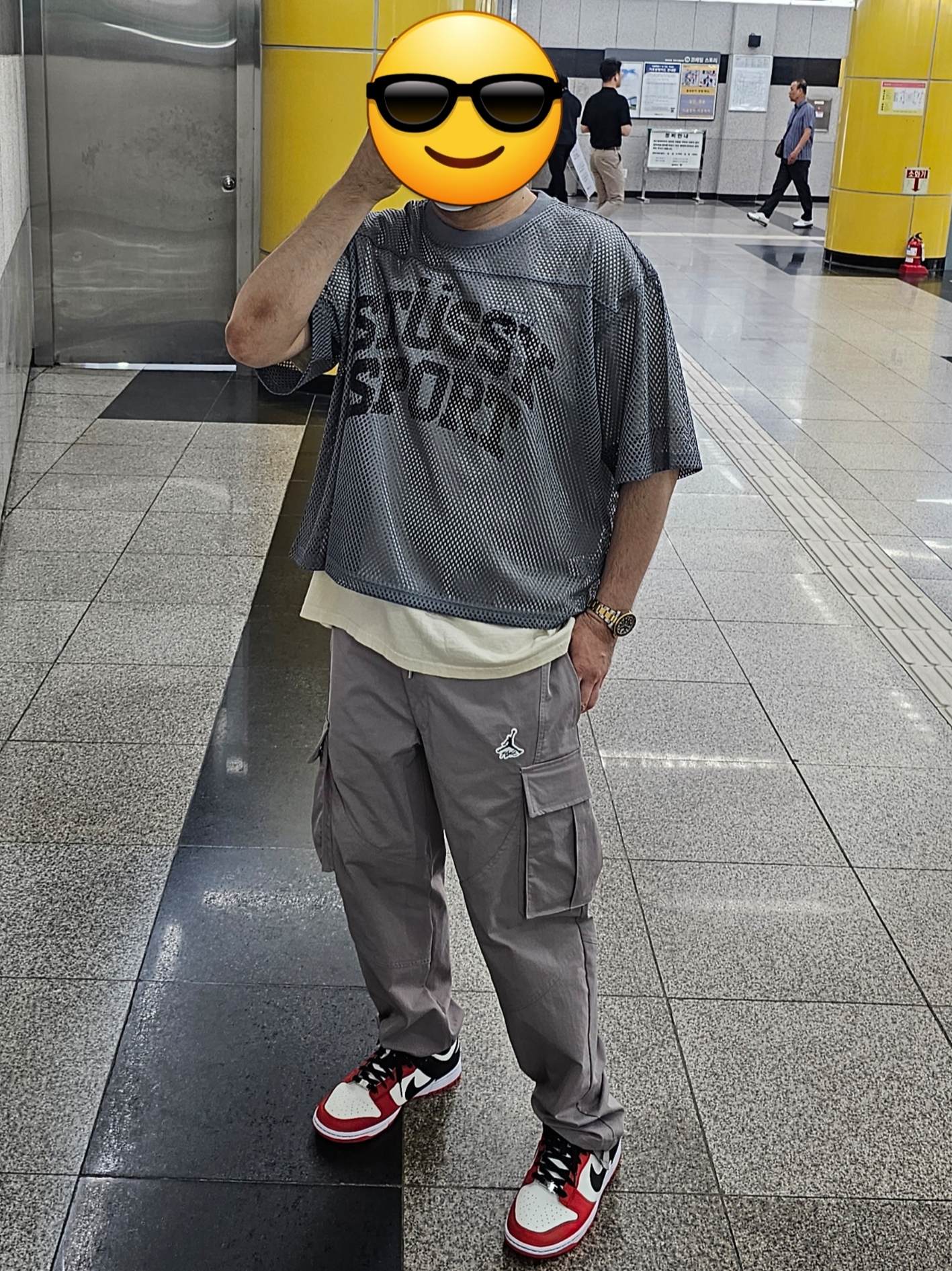 Stussy Sport Jersey Silver, Nike x NBA Dunk Low Retro EMB Black and Chile Red 착용 스타일