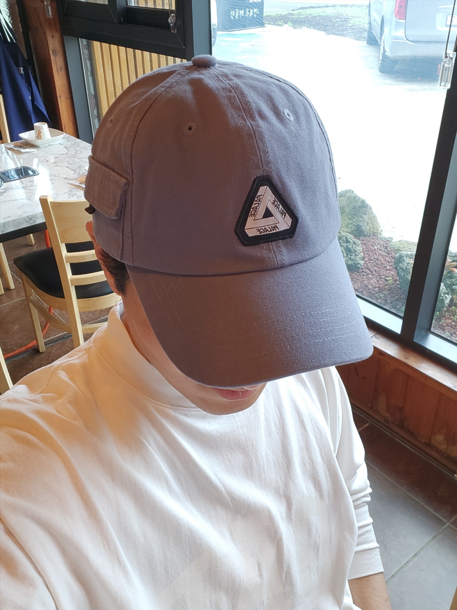 Palace Garment Dyed Tri-Ferg Patch 6-Panel Grey - 22FW, Yeezy Gap Engineered By Balenciaga Dove Long Sleeve T-Shirt White 착용 스타일 - 1