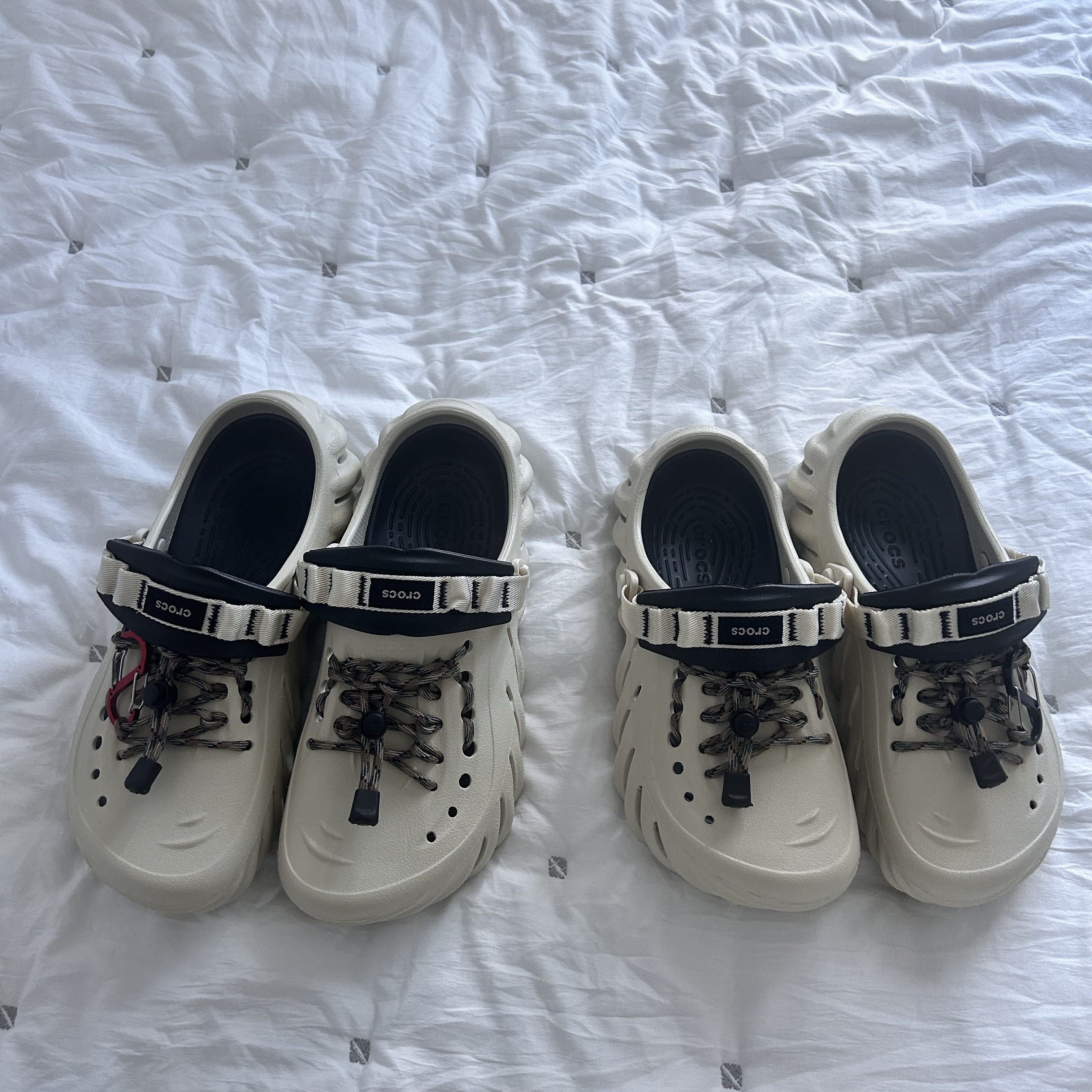 Crocs Echo Clog Bone Black 착용 스타일