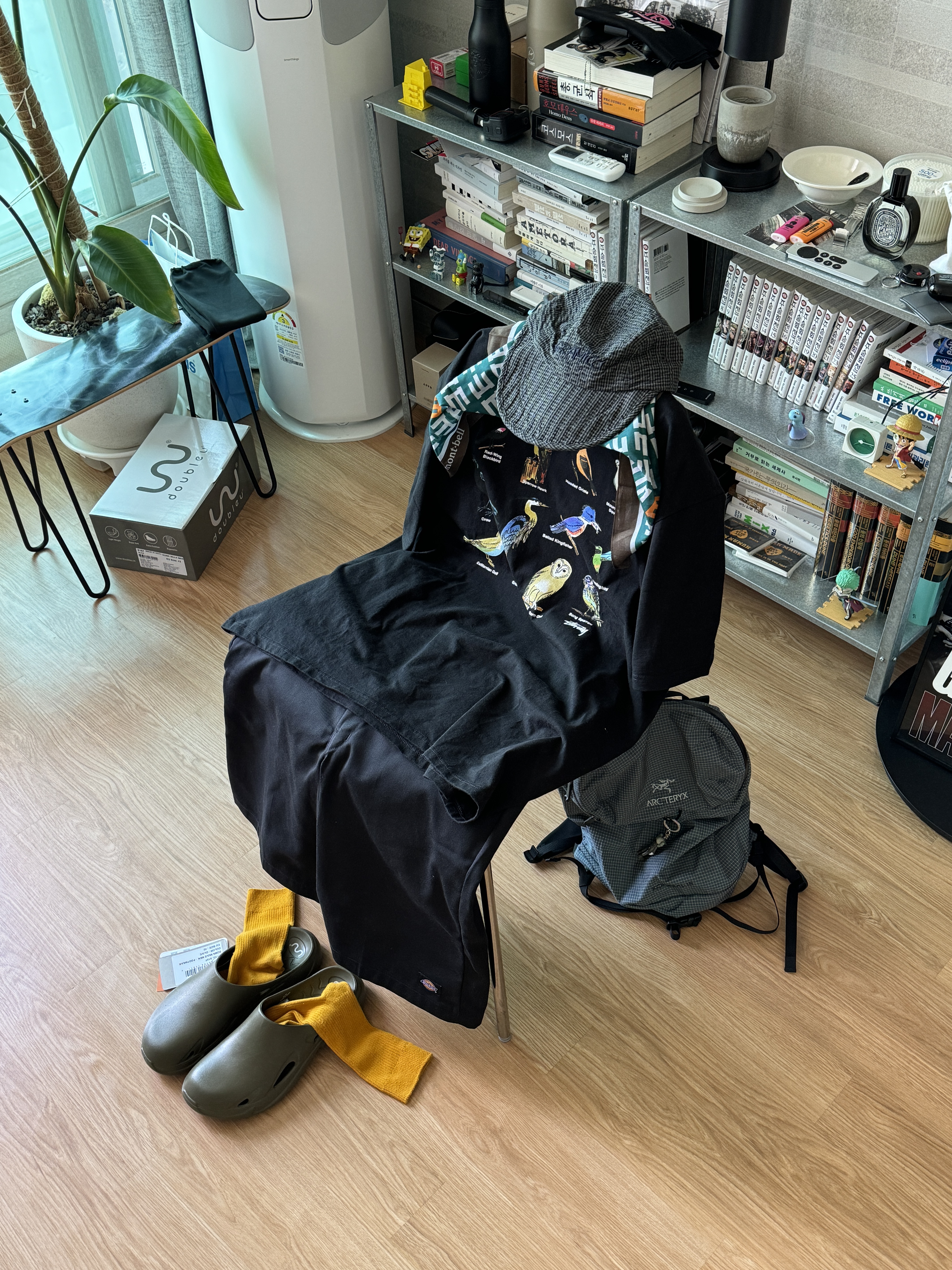 Arc'teryx Konseal 15 Backpack Neptune, Stussy California Birds T-Shirt Black 착용 스타일 - 1