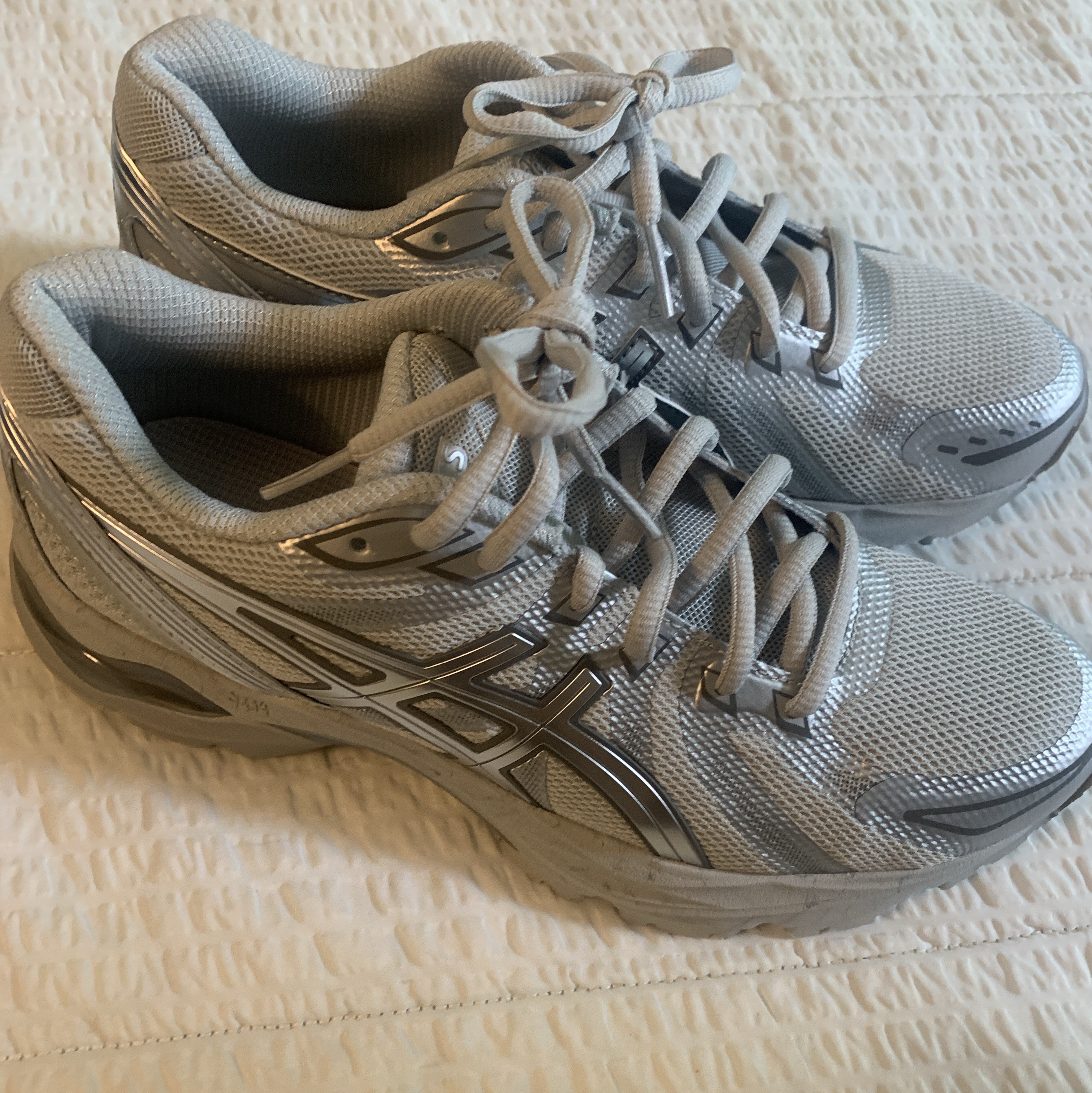 (W) Asics Gel-Flux 4 CN Gray Silver 착용 스타일