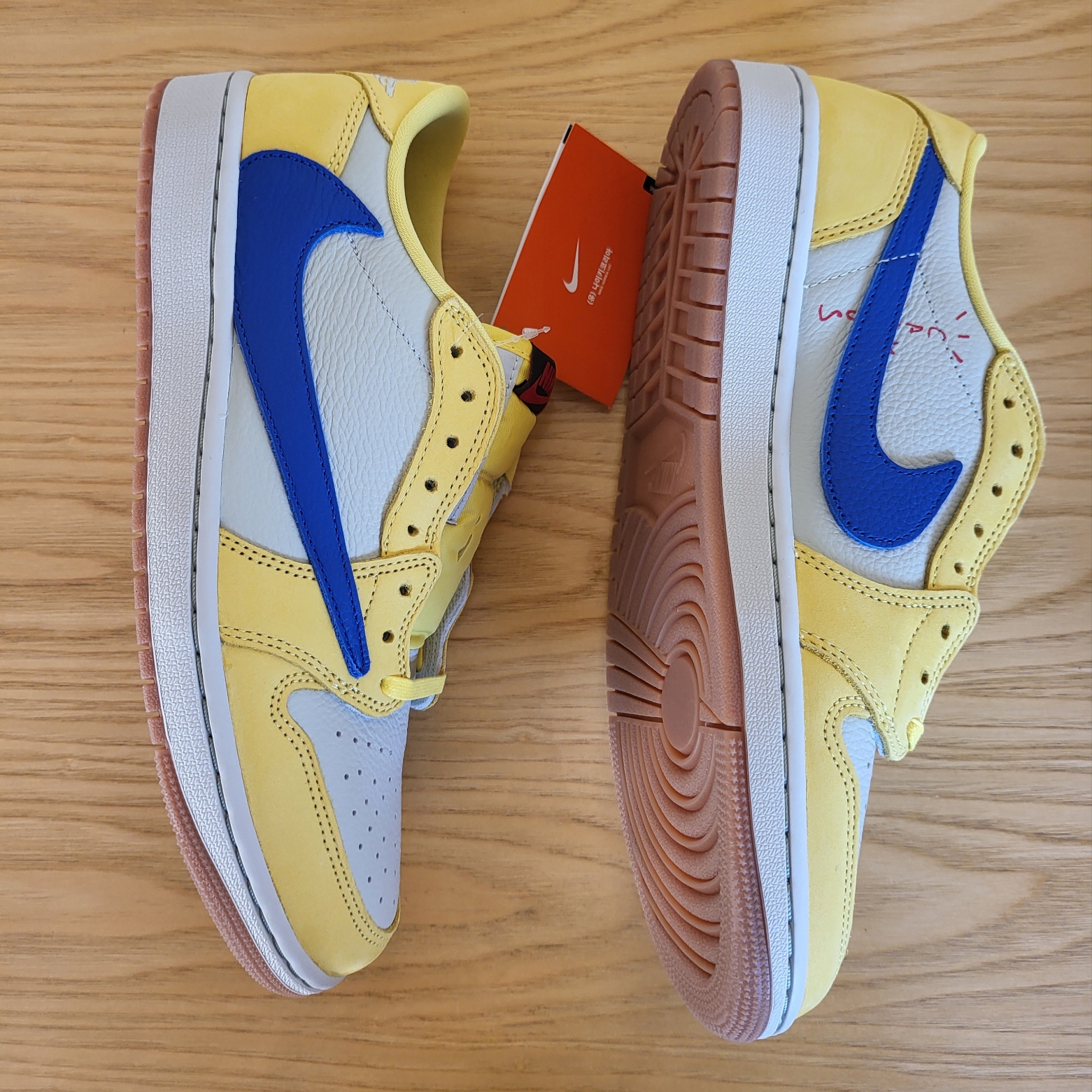 (W) Jordan 1 x Travis Scott Retro Low OG SP Canary 착용 스타일