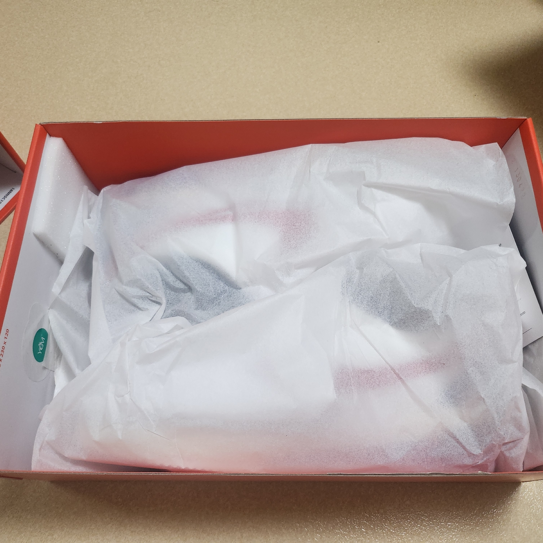 Nike x Sacai Zoom Cortez SP White and University Red 착용 스타일 - 4