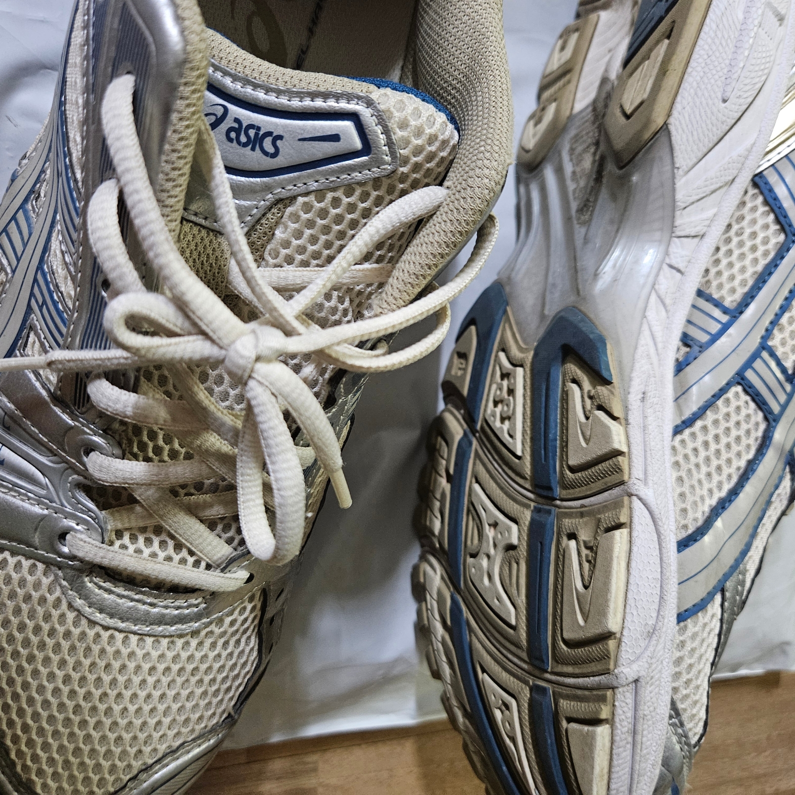 Asics Gel-Kayano 14 Cream Pure Silver 착용 스타일