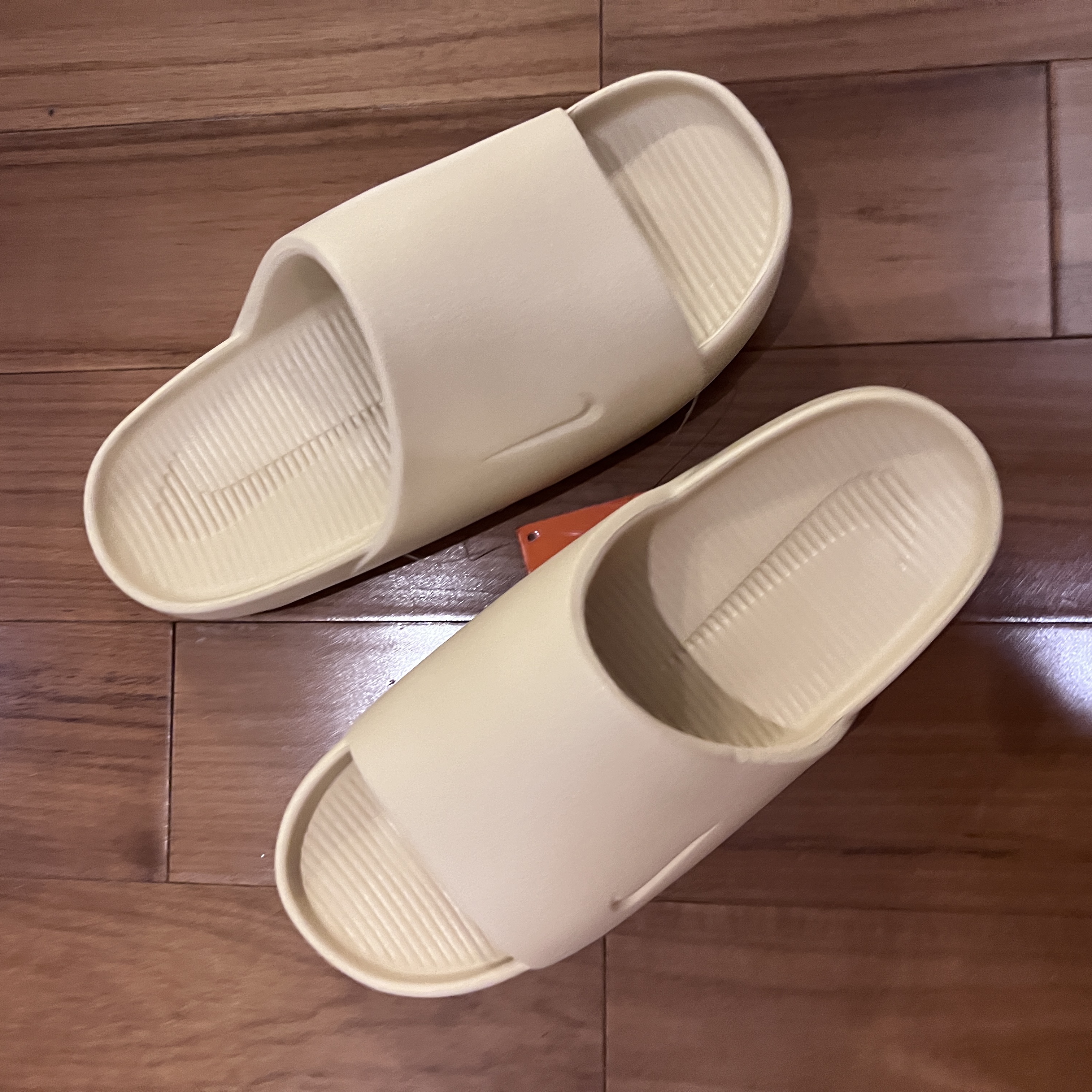 Nike Calm Slide Sesame 착용 스타일