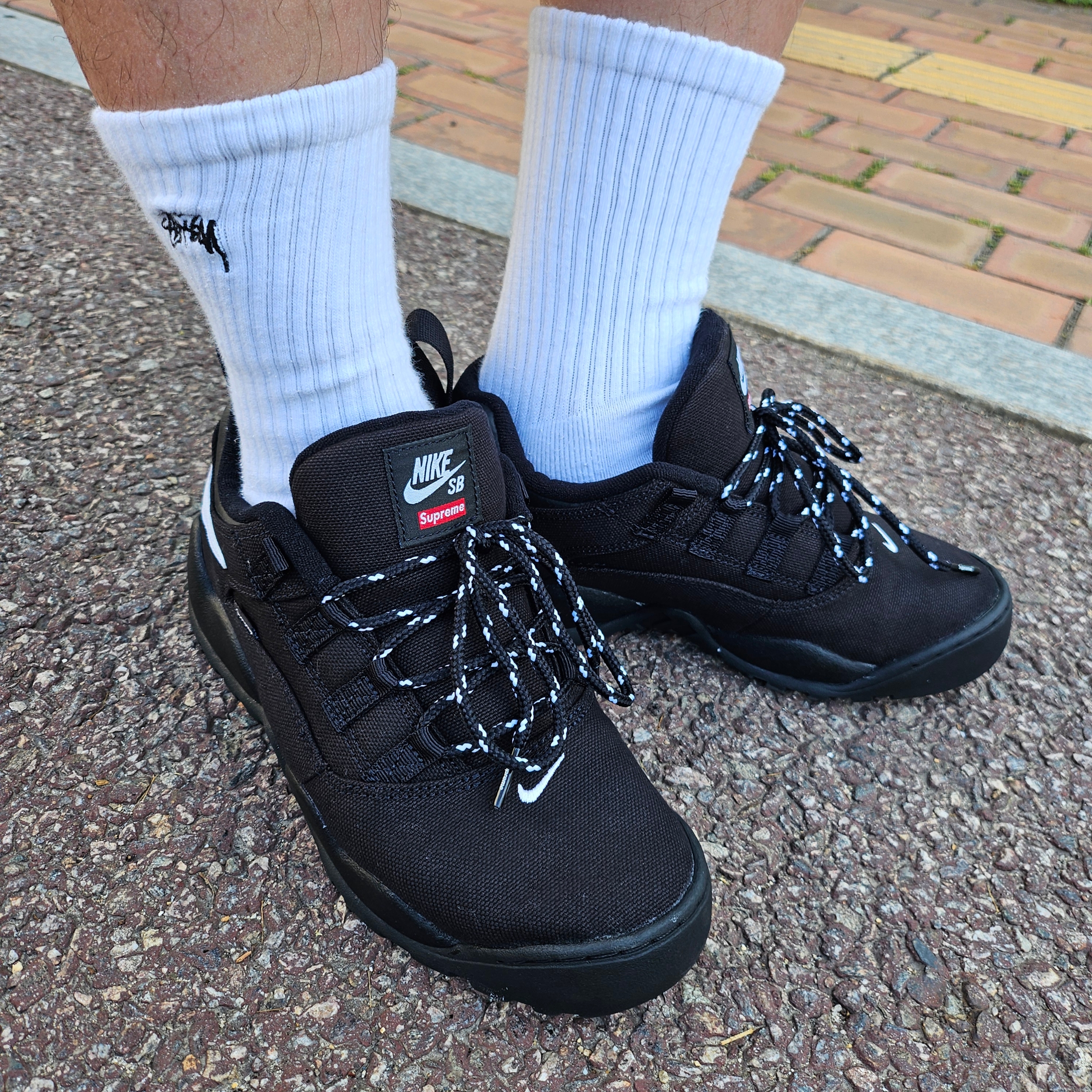 Nike x Supreme SB Darwin Low Black, Oakley Eye Jacket Redux Matte Black Frame Prizm Grey Lenses High Bridge Fit 착용 스타일 - 2
