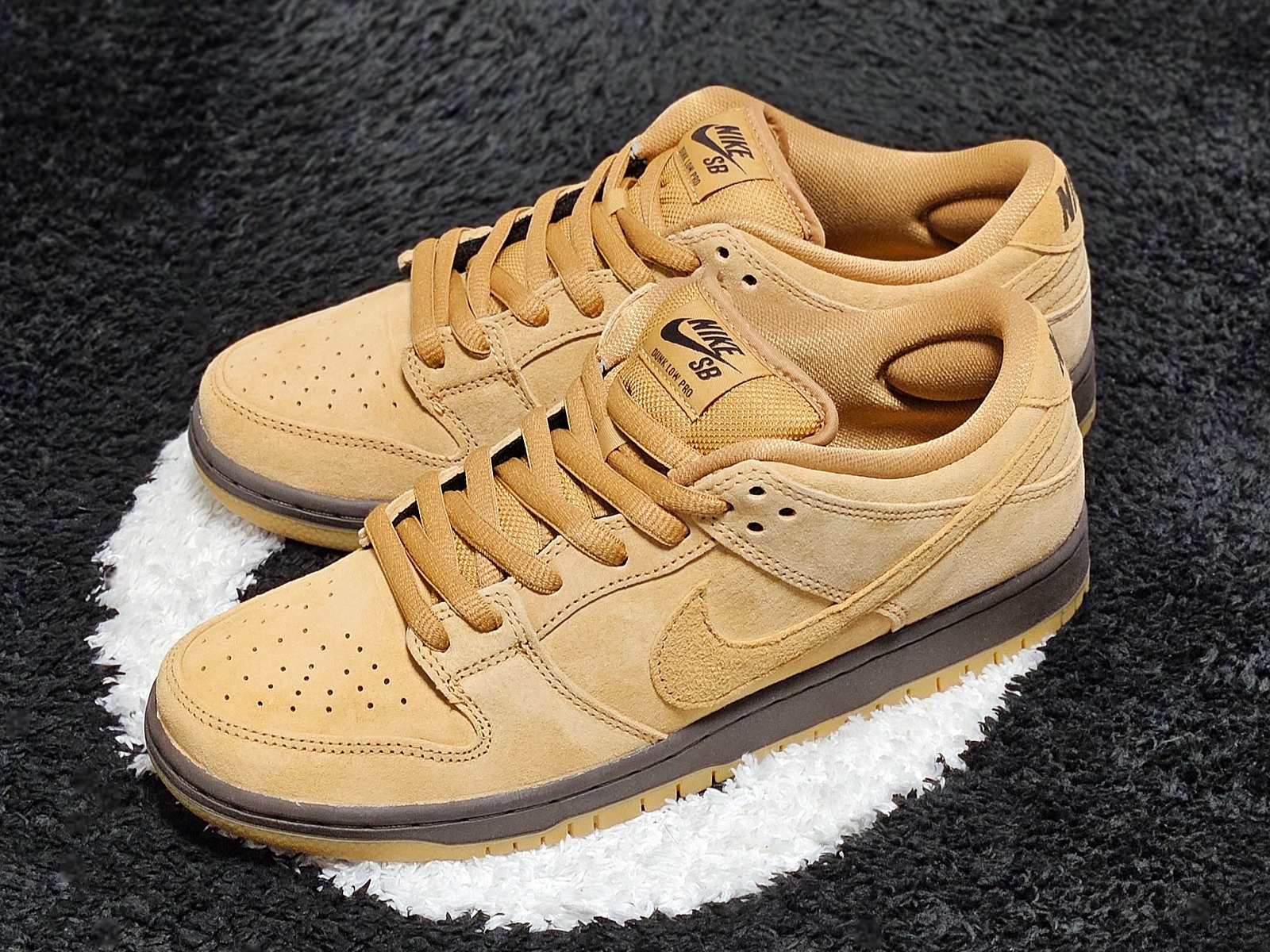 Nike SB Dunk Low Pro Wheat 2023 착용 스타일 - 8