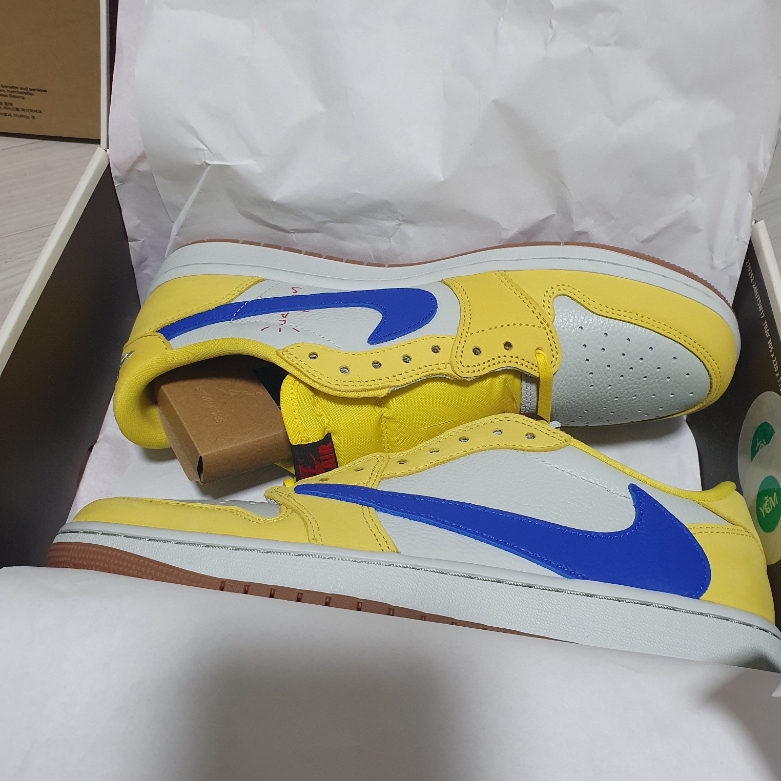 (W) Jordan 1 x Travis Scott Retro Low OG SP Canary 착용 스타일