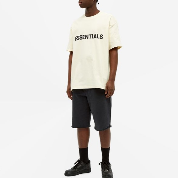 Essentials 3D Silicon Applique Boxy T-Shirt Buttercream 2020 착용 스타일 - 1