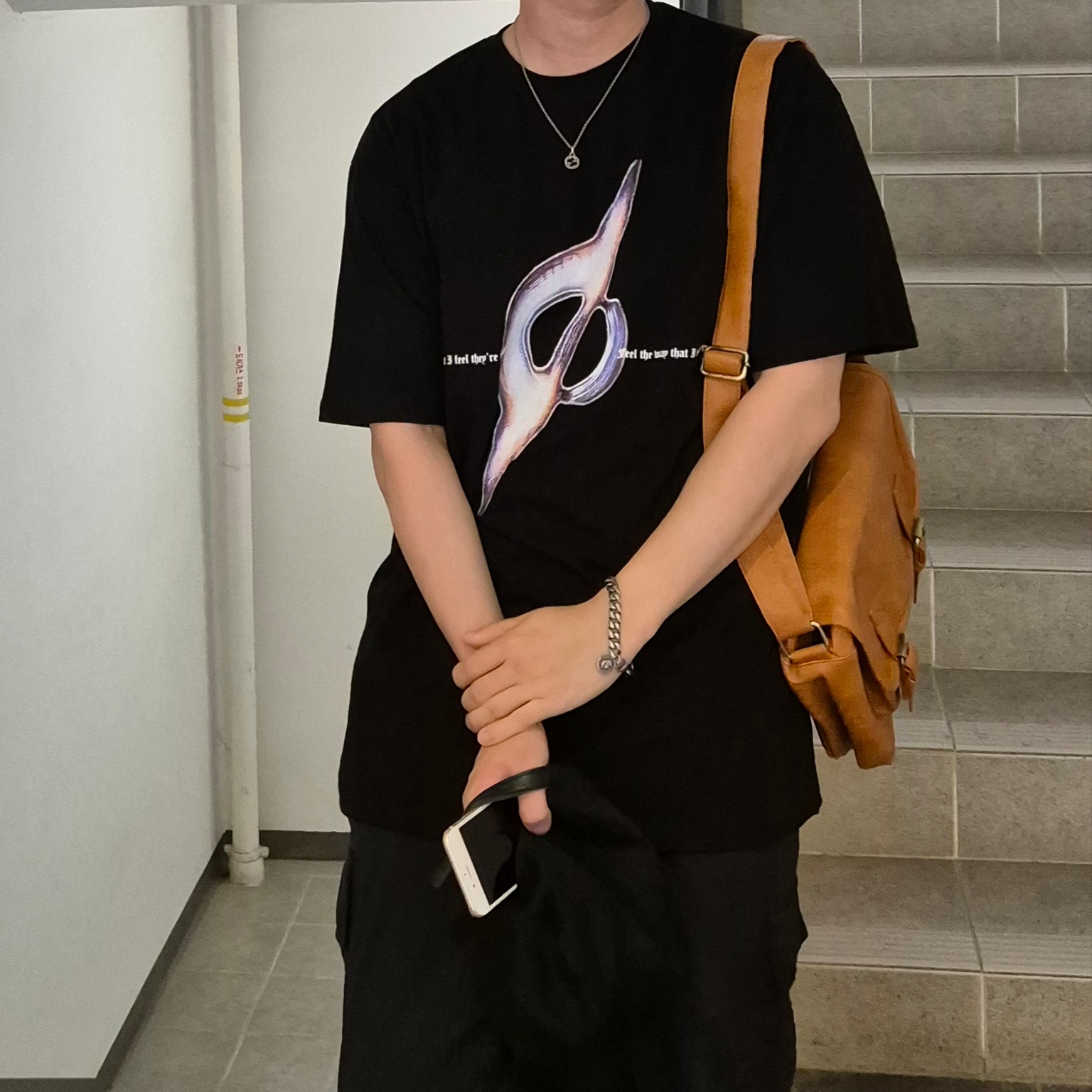 Gucci Interlocking G Pendant Necklace Silver, Supreme Washed Chino Twill Camp Cap Black 착용 스타일 - 2