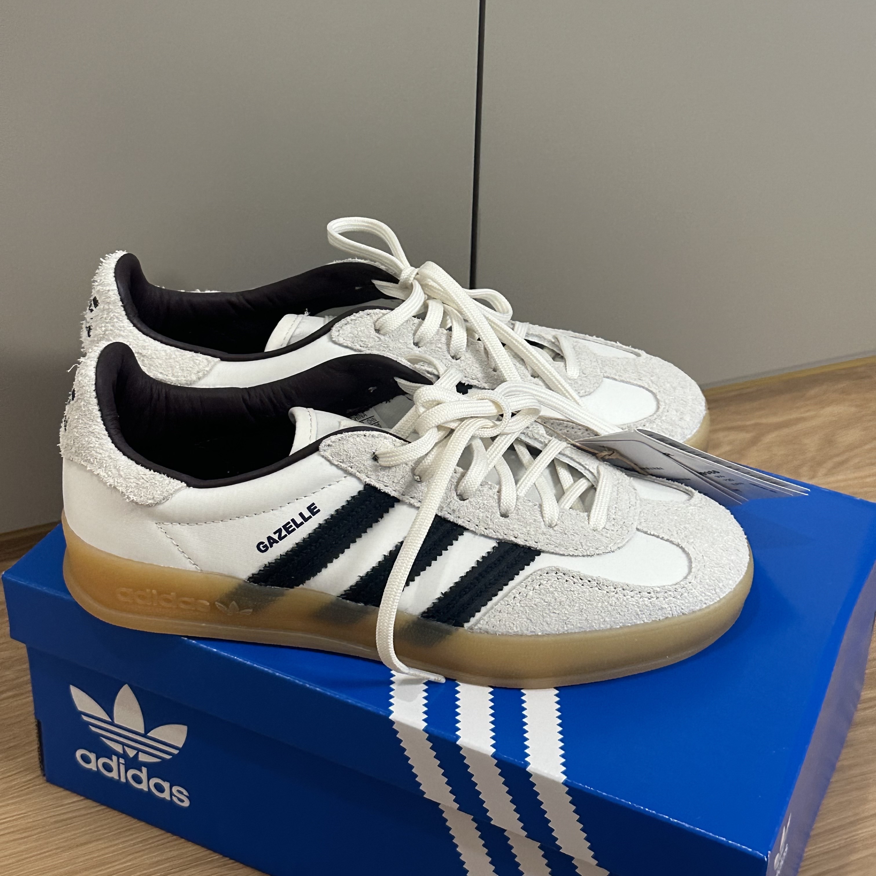 Adidas x Hikari Shibata Gazelle Indoor Core White Night Grey 착용 스타일