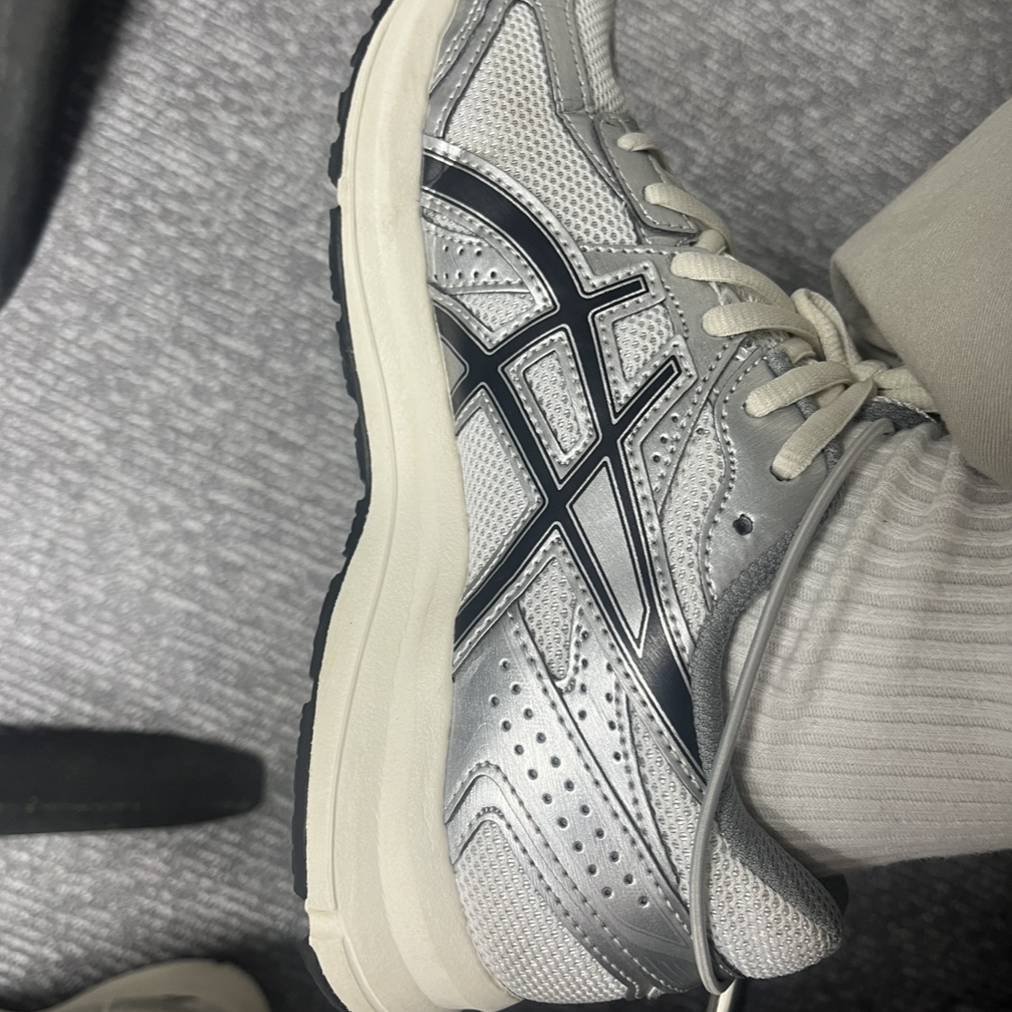Asics Jog 100 S White Black - 2E Wide 착용 스타일