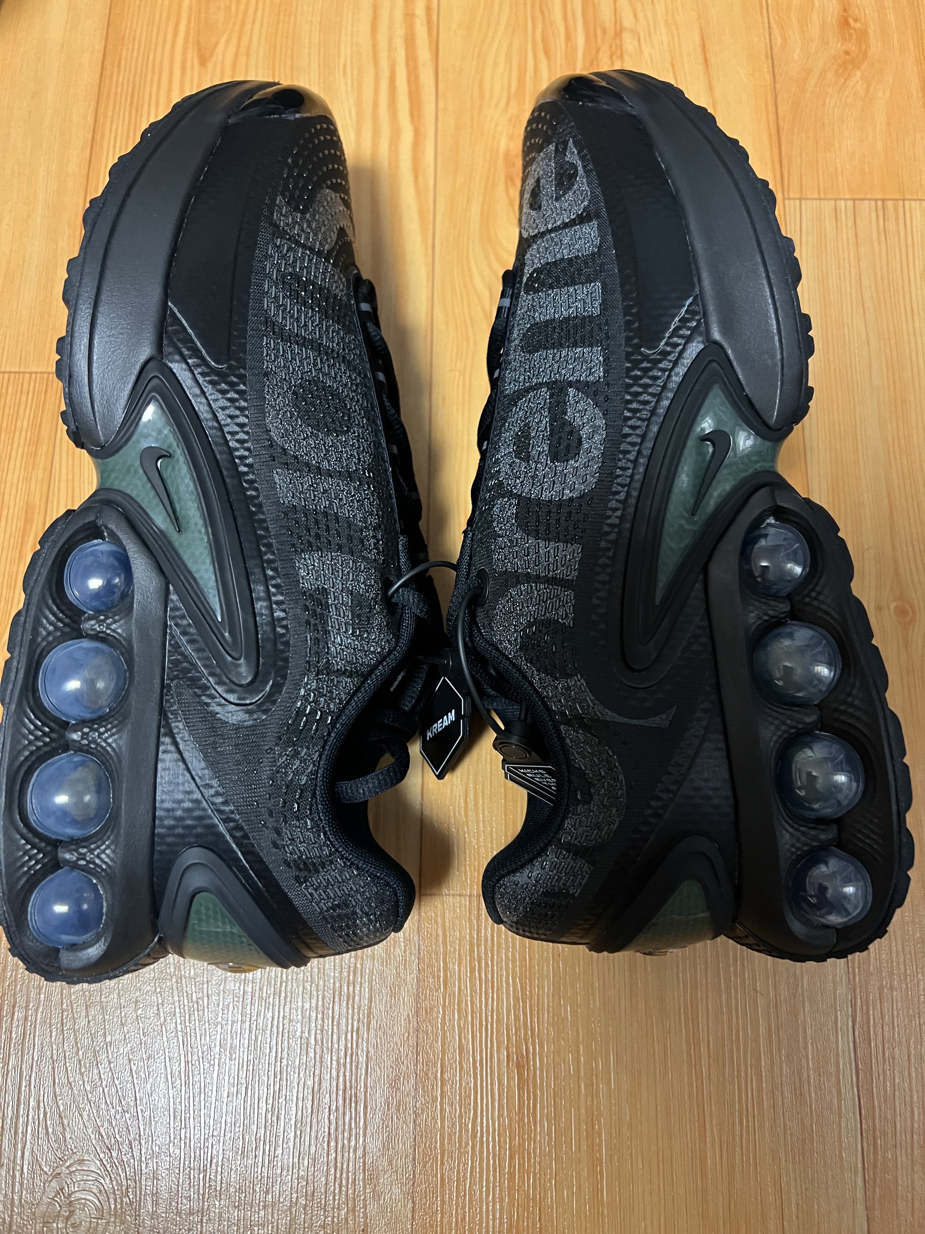 Nike x Supreme Air Max DN SP Black Galactic Jade 착용 스타일 - 2
