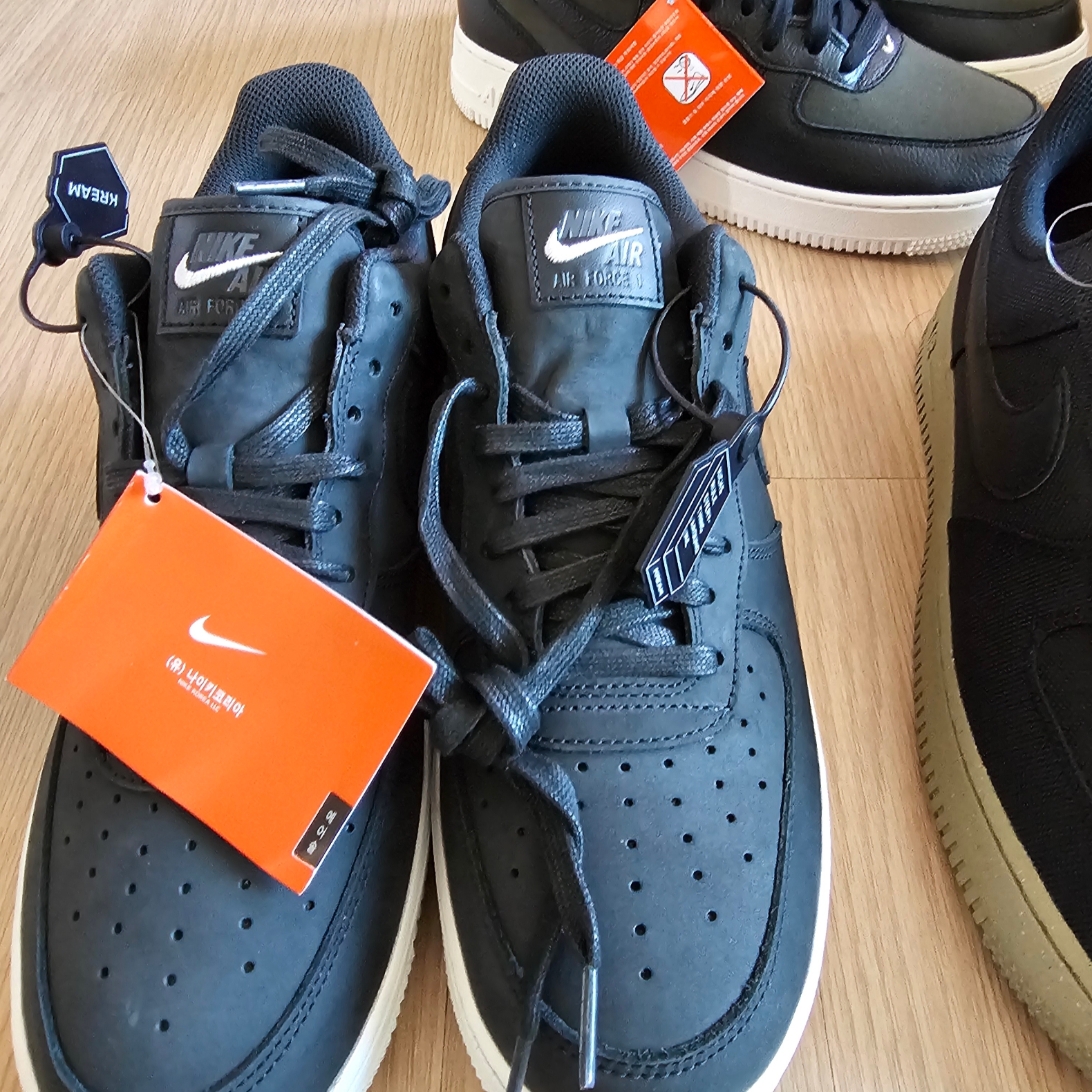 Nike Air Force 1 '07 LX Off Noir 착용 스타일 - 1