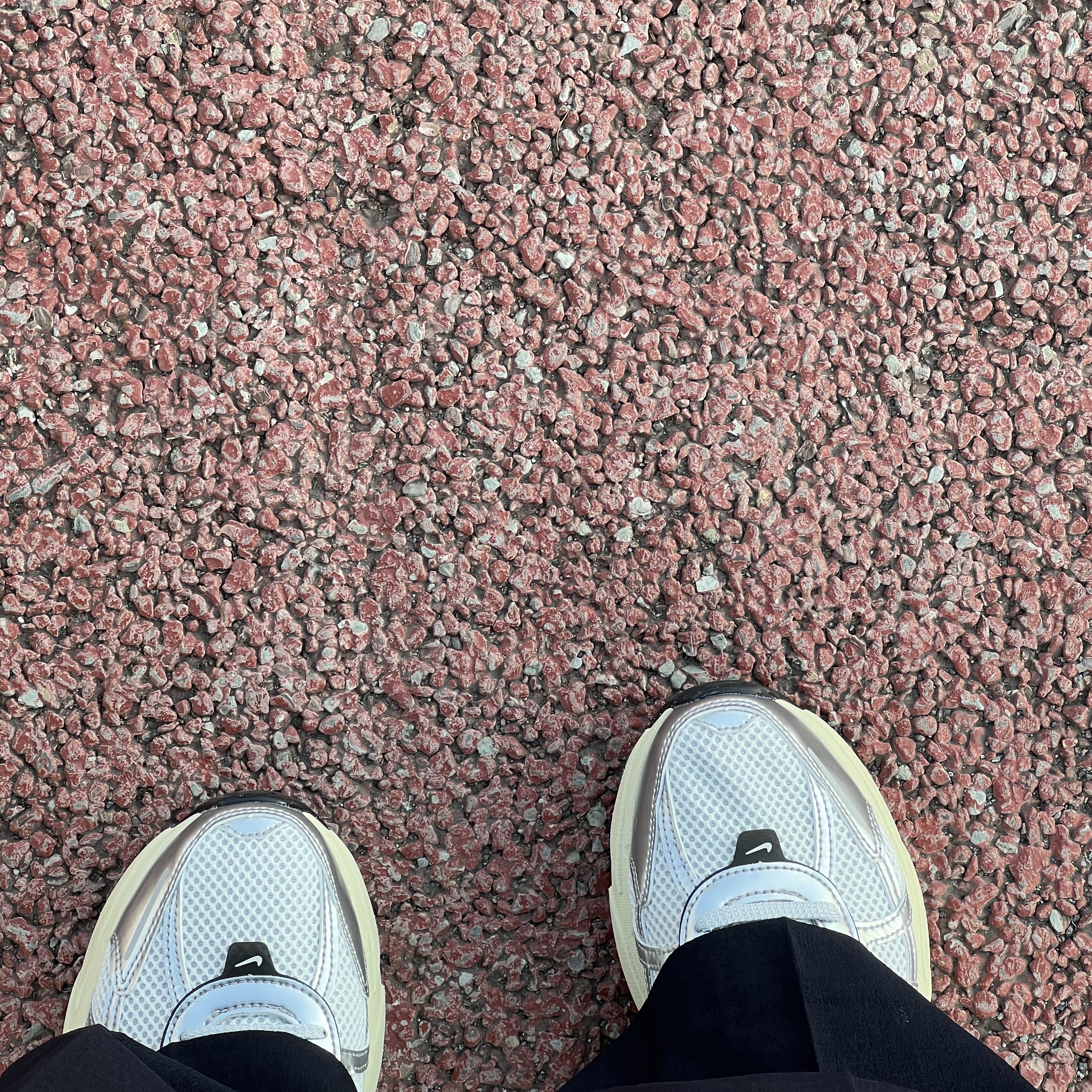 Nike V2K Run Summit White Metallic Silver 착용 스타일
