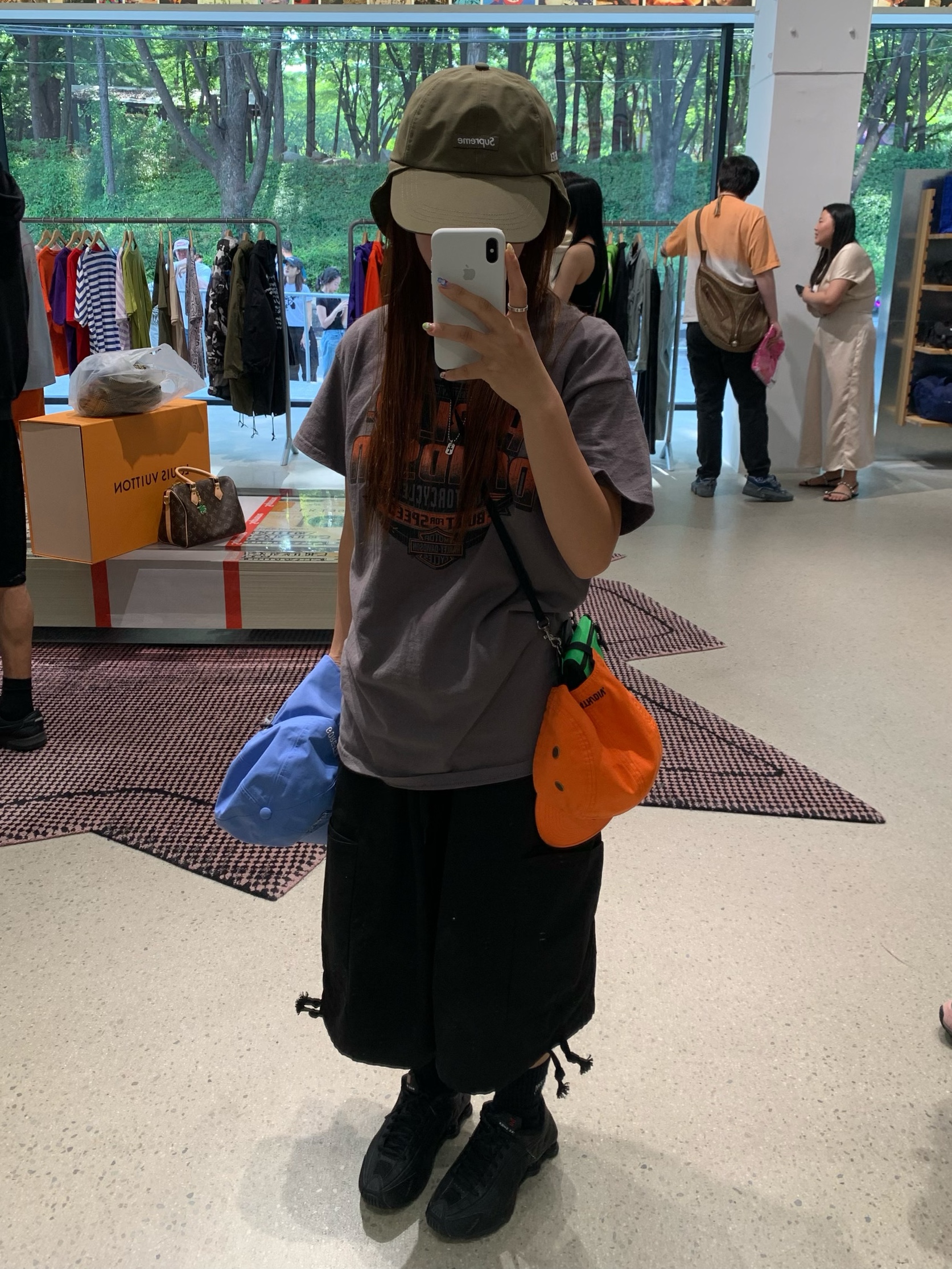 Supreme Gore-Tex Sunshield Hat Brown - 24SS, Supreme Gore-Tex Sunshield Hat Blue - 24SS 착용 스타일