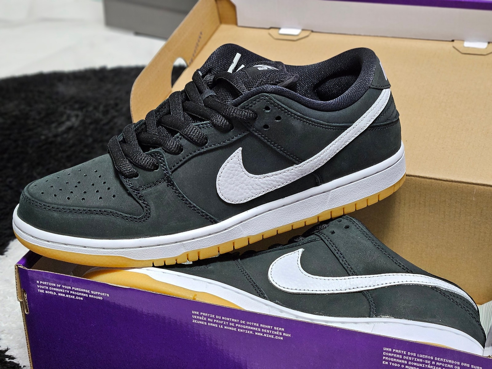 Nike SB Dunk Low Pro Black White 착용 스타일 - 3
