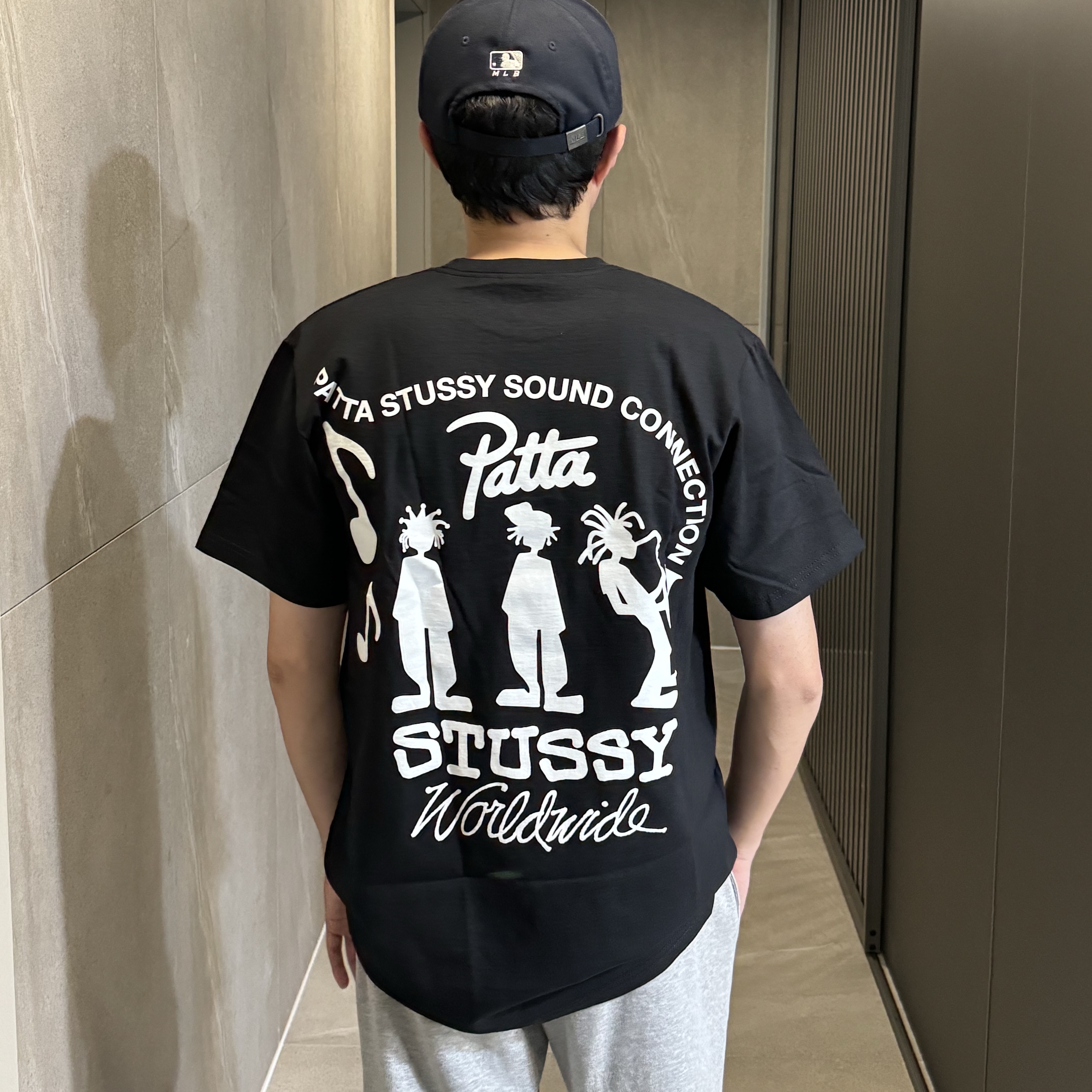 Stussy x Patta Sound Connection T-Shirt Black 착용 스타일 - 2