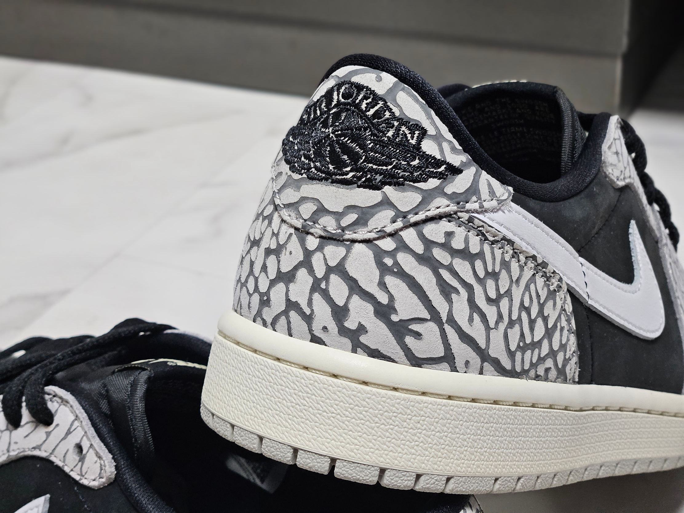 Jordan 1 Retro Low OG Black Cement 착용 스타일 - 5