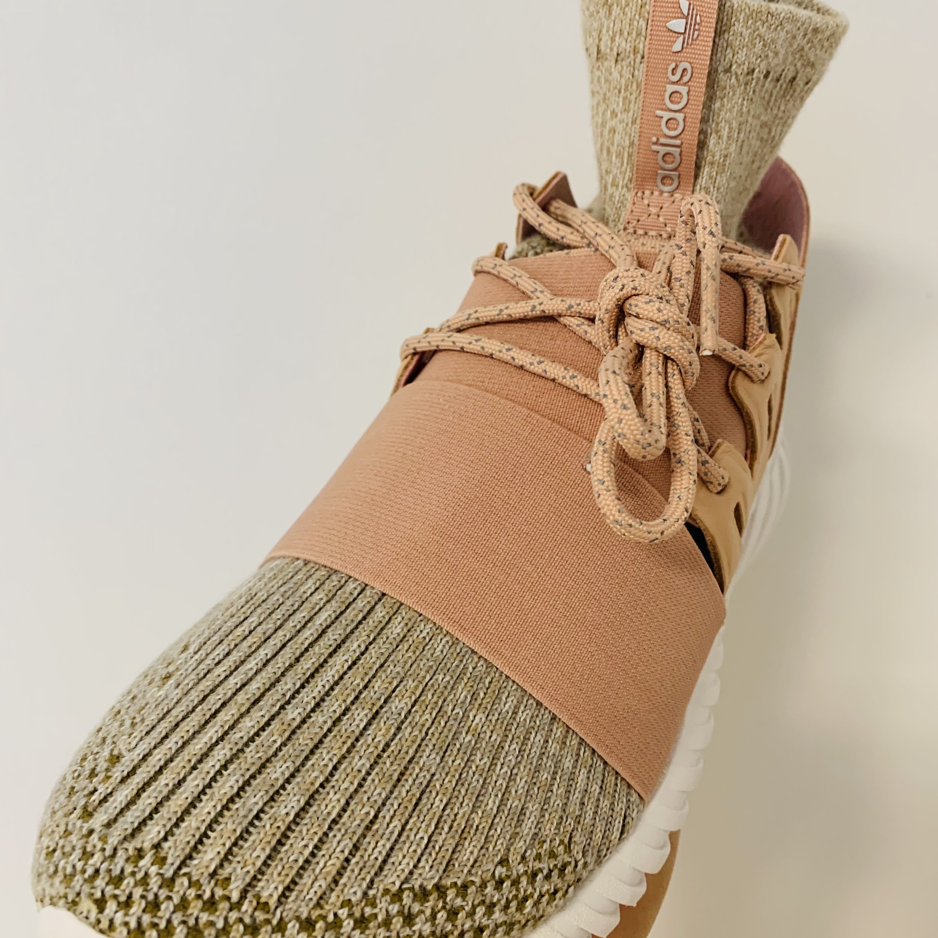 Adidas Tubular Doom Primeknit Pale Nude 착용 스타일