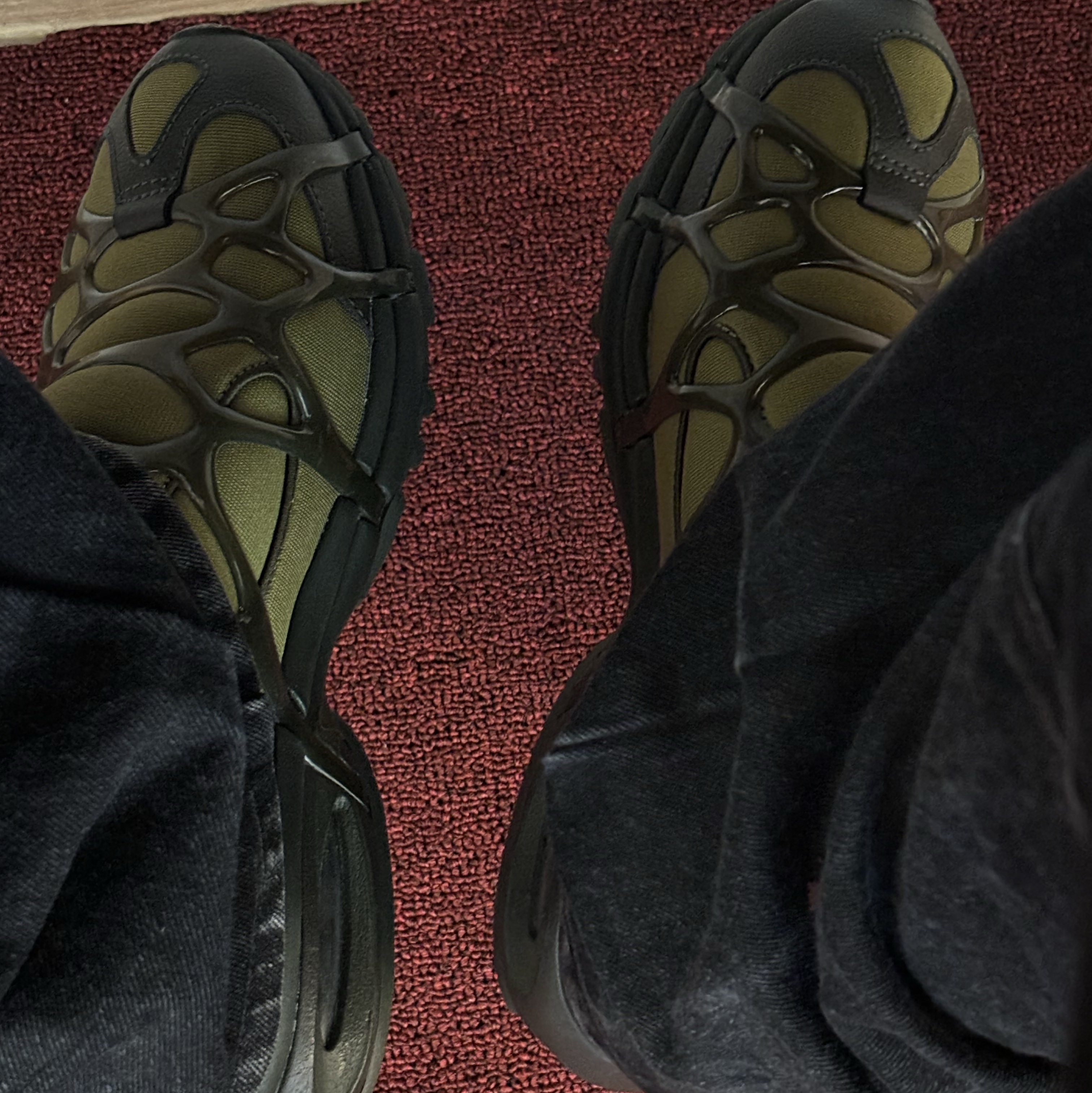 Nike Air Kukini Pilgrim Sequoia 착용 스타일