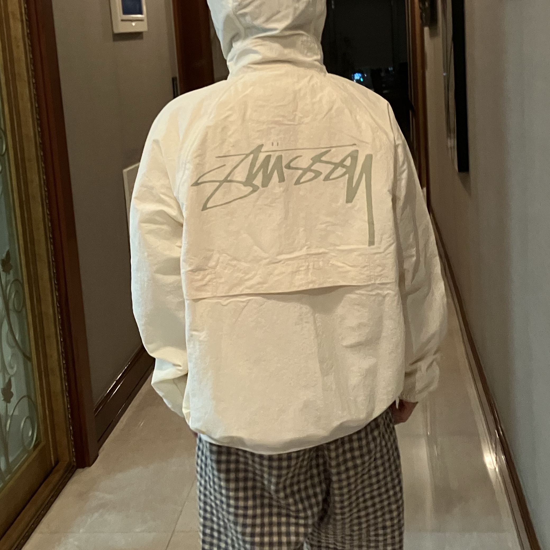Stussy Wave Dye Beach Shell Jacket Bone 착용 스타일