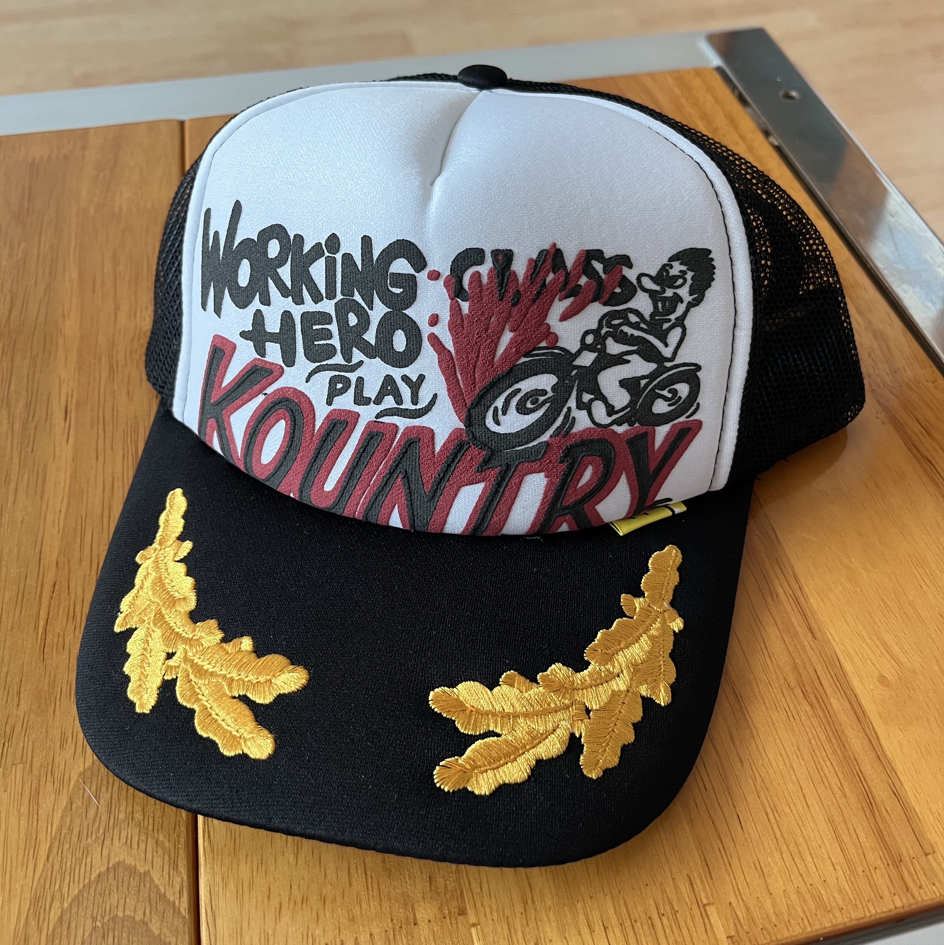 Kapital Country Racer Truck Cap Black White 착용 스타일 - 1