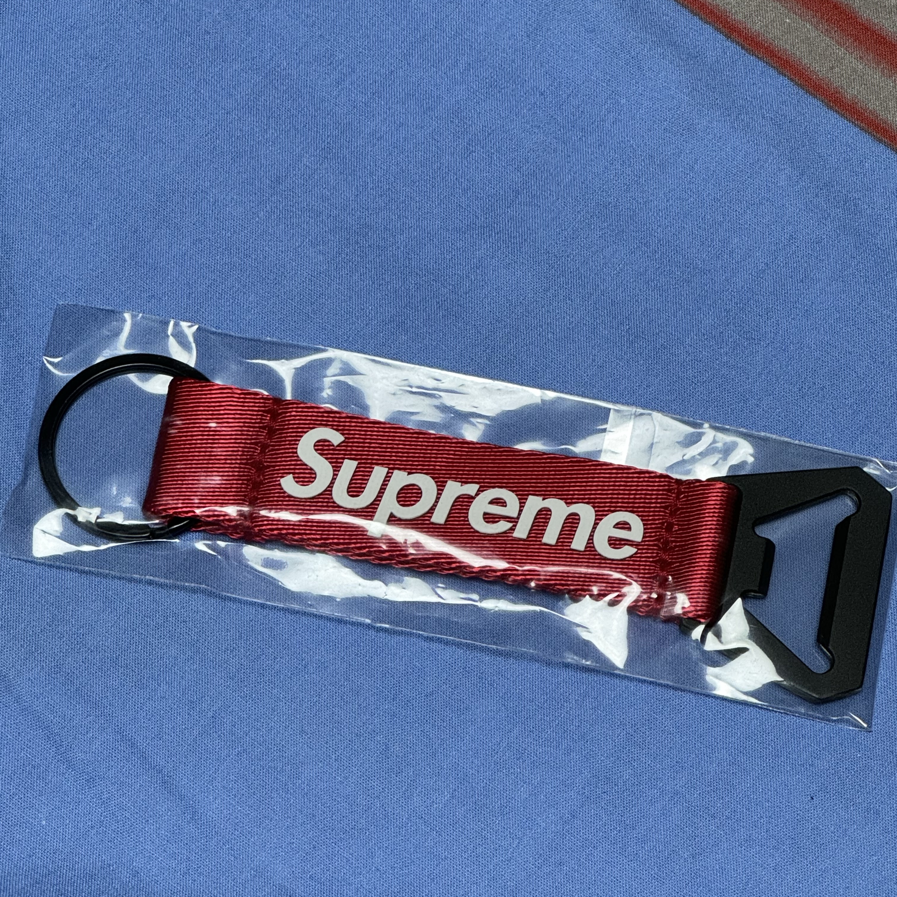 Supreme Bottle Opener Webbing Keychain Red - 21FW 착용 스타일
