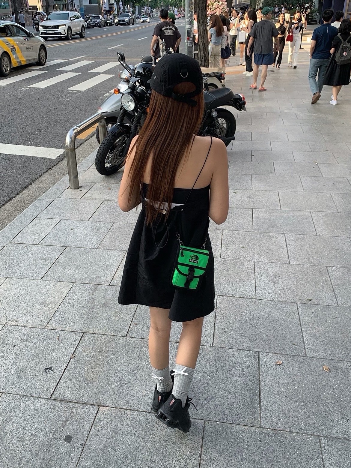 (W) Nike Shox R4 Black, Supreme x The North Face RTG Utility Pouch Green - 20SS 착용 스타일