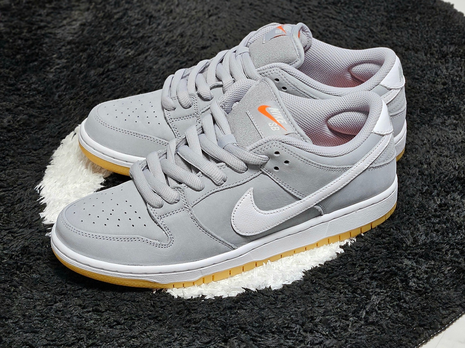Nike Dunk Low Pro SB Wolf Grey White 착용 스타일 - 9
