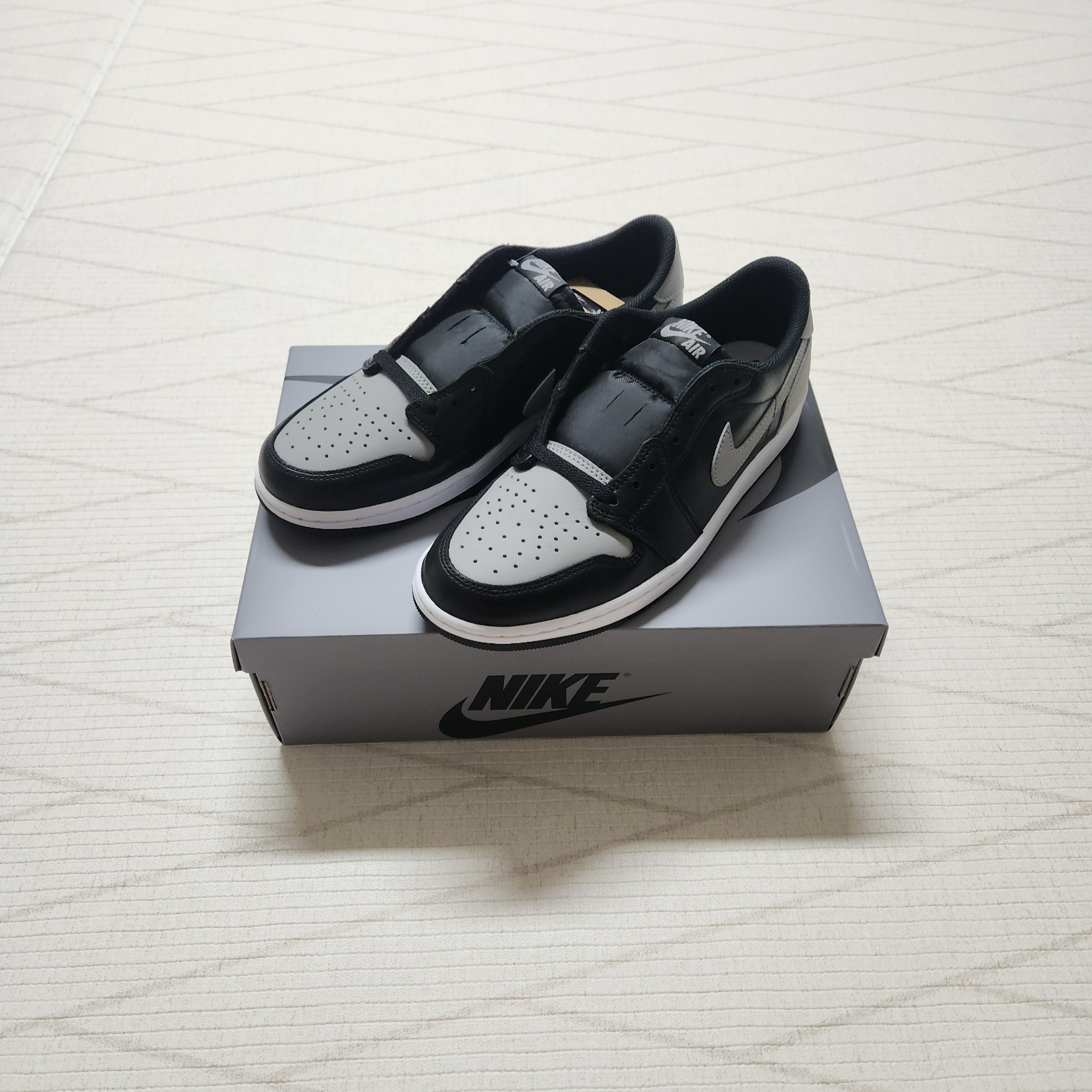 Jordan 1 Retro Low OG Shadow 착용 스타일 - 1