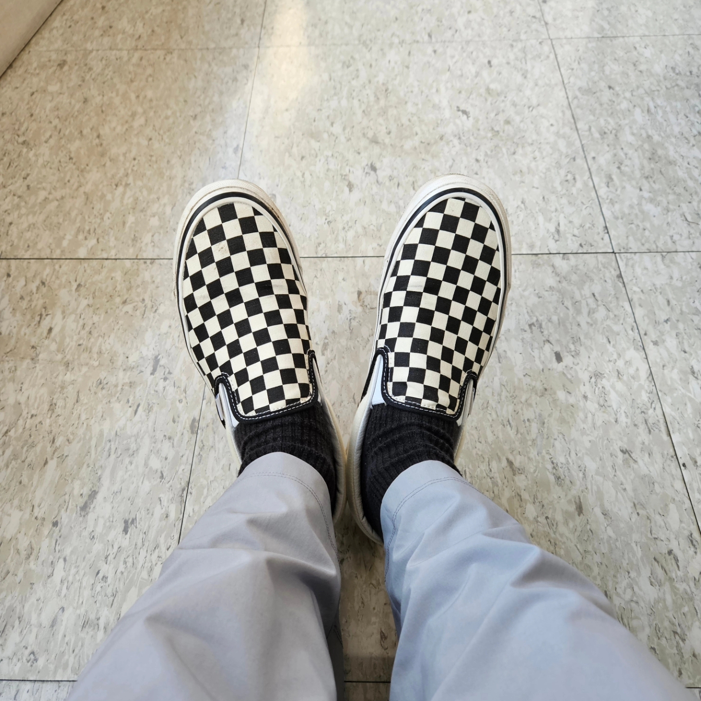Vans Slip-On Checkerboard, Omega Seamaster Planet Ocean 600M Co Axial Master Chronometer Steel Black 착용 스타일 - 4