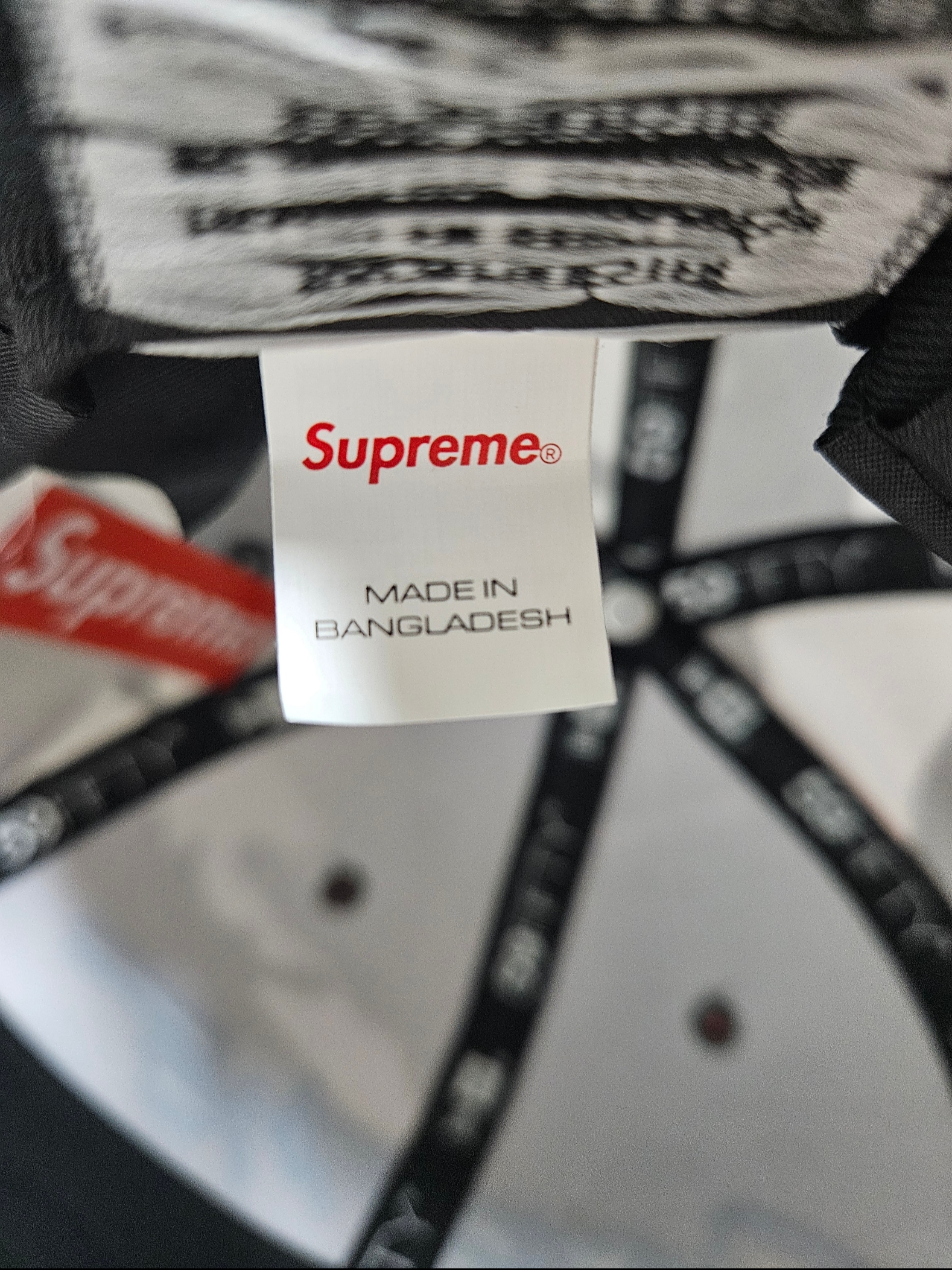 Supreme x Futura x New Era Snow Camo - 24SS 착용 스타일 - 5