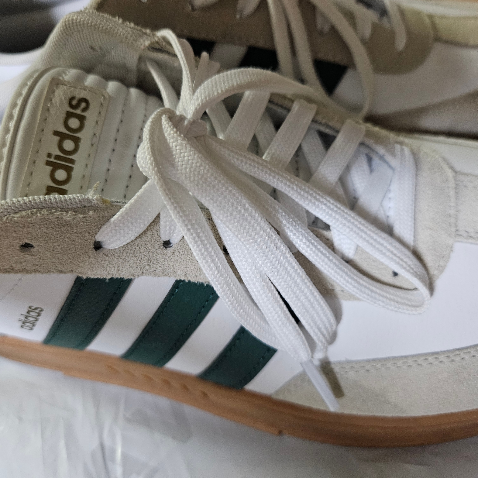Adidas Gradas Collegiate Green 착용 스타일