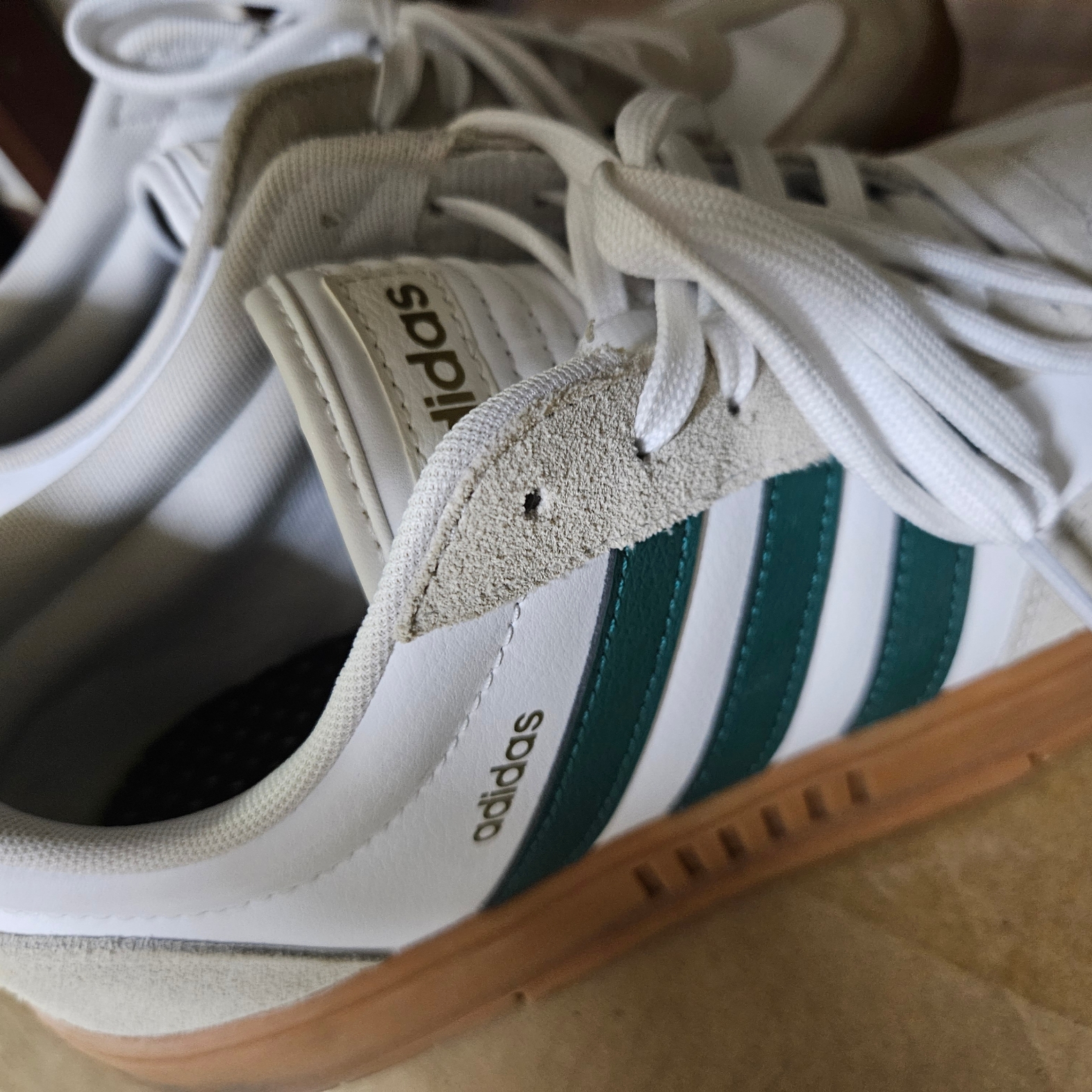 Adidas Gradas Collegiate Green 착용 스타일