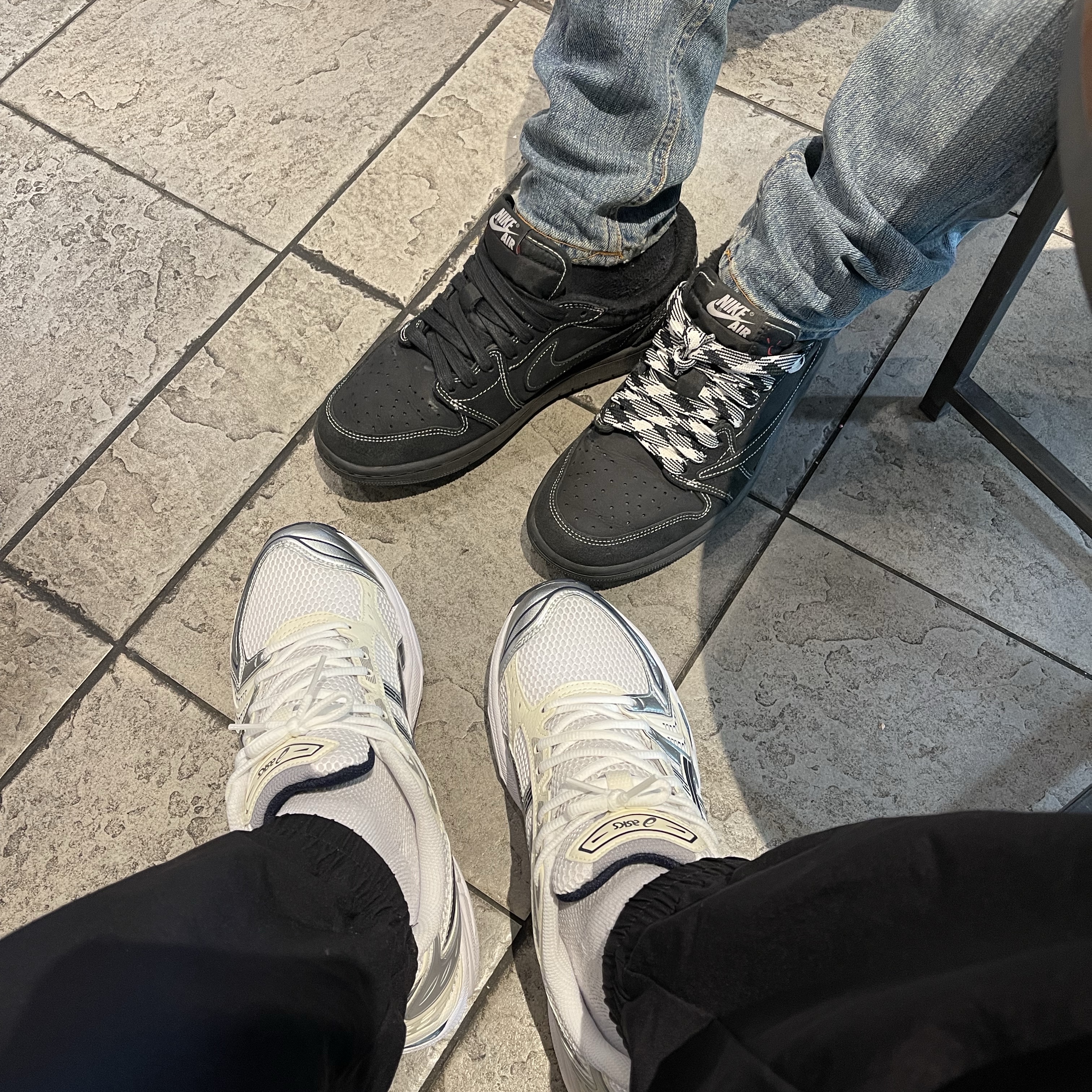 (W) Asics Gel-Kayano 14 White Midnight, Jordan 1 x Travis Scott Retro Low OG SP Black Phantom 착용 스타일