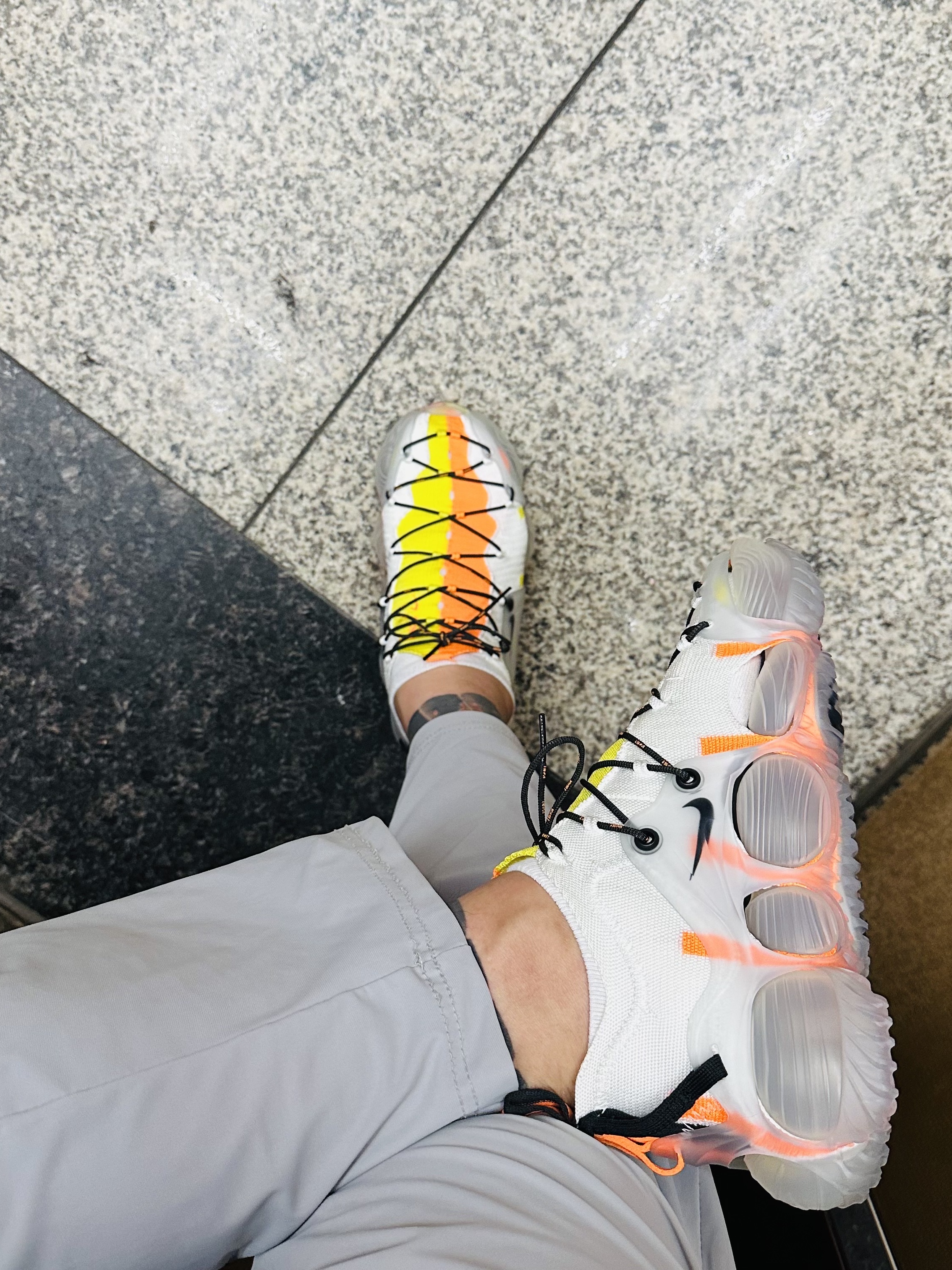Nike ISPA Link Axis Total Orange and Sonic Yellow 착용 스타일
