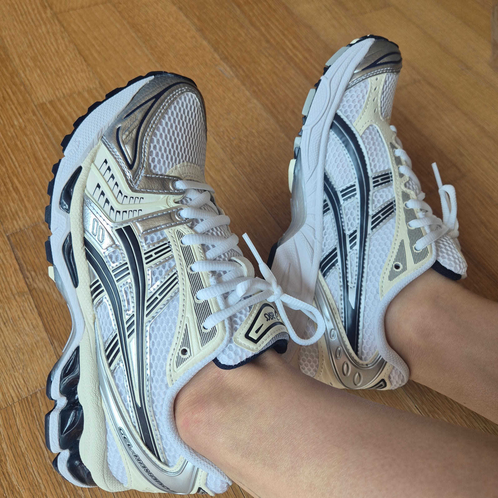 (W) Asics Gel-Kayano 14 White Midnight 착용 스타일