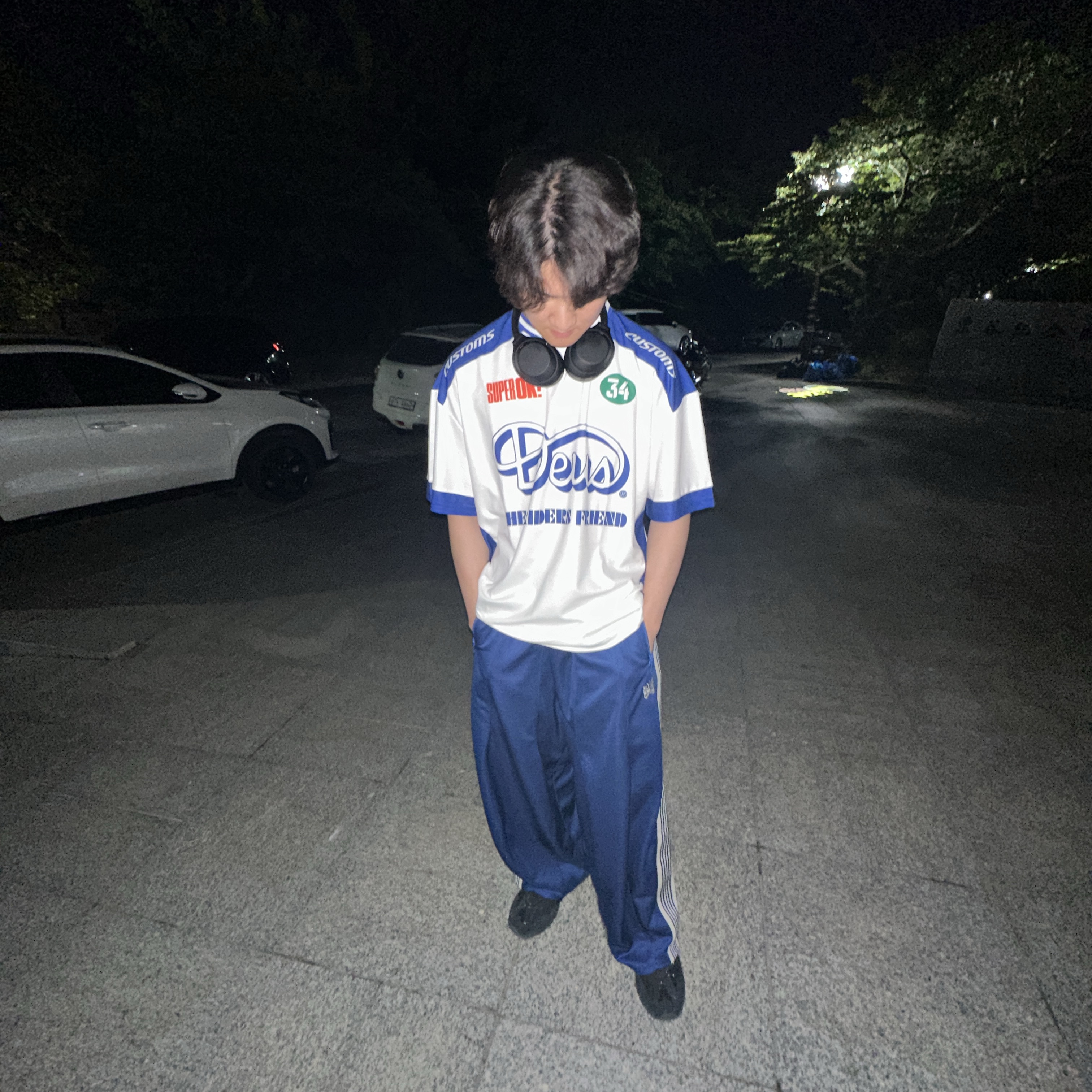 Needles H.D. Track Pants Poly Smooth Royal, Deus Ex Machina Randy Moto T-Shirt Vintage White 착용 스타일