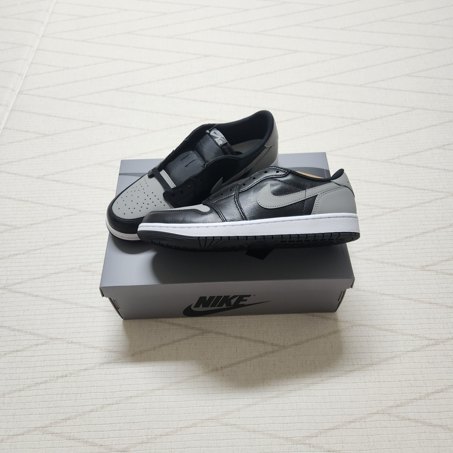 Jordan 1 Retro Low OG Shadow 착용 스타일 - 2
