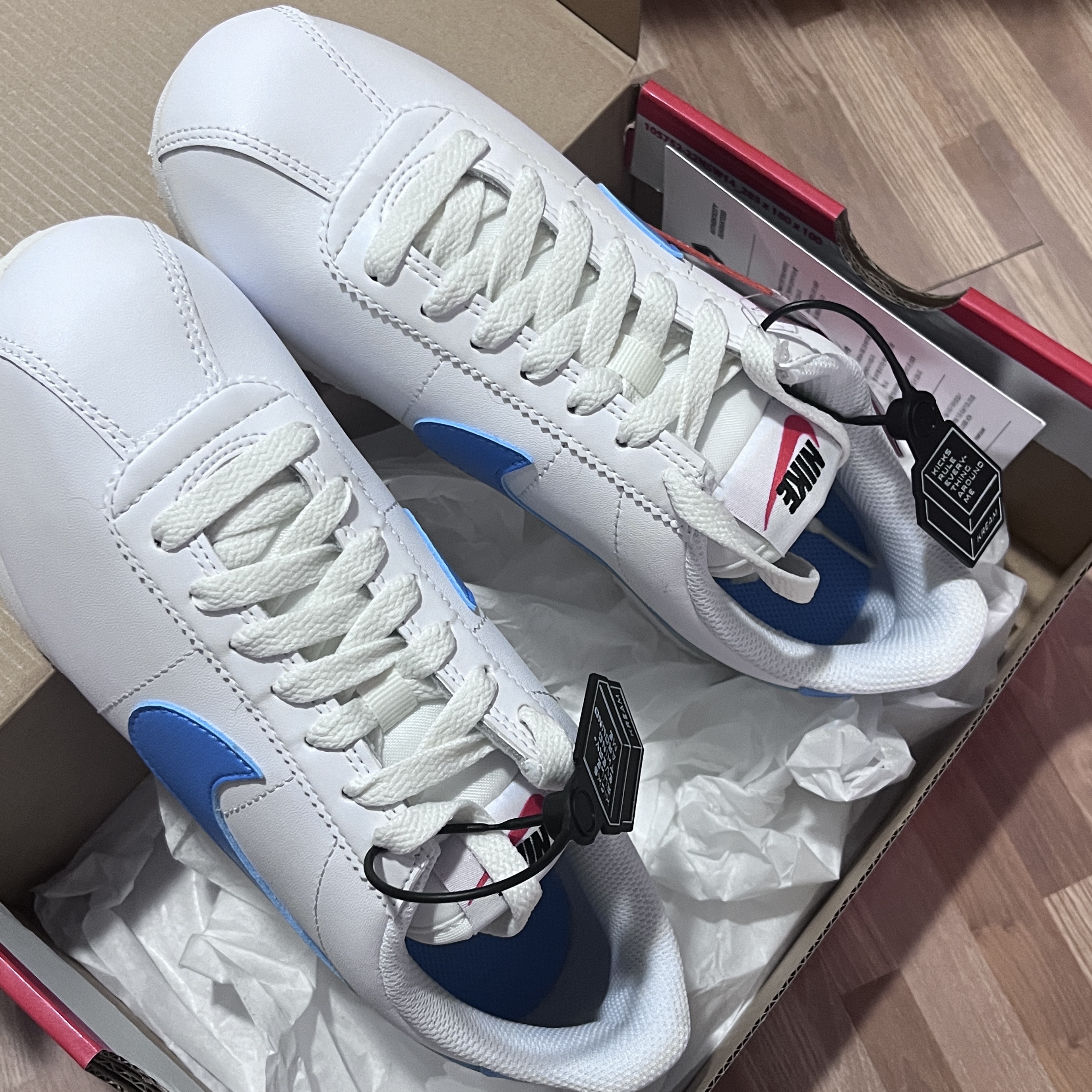 (W) Nike Cortez White University Blue 착용 스타일 - 2