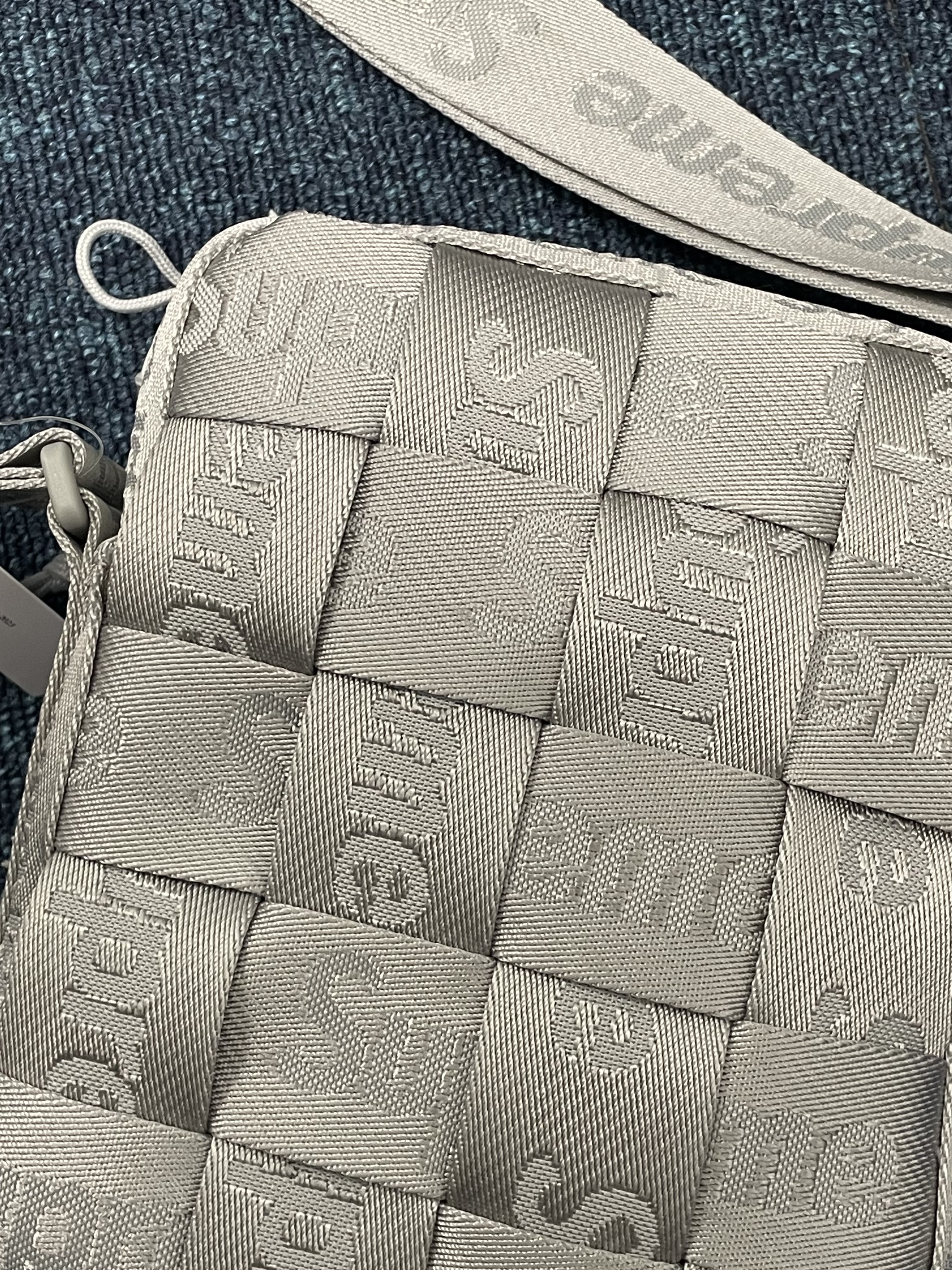 Supreme Woven Shoulder Bag Grey - 24SS 착용 스타일 - 1