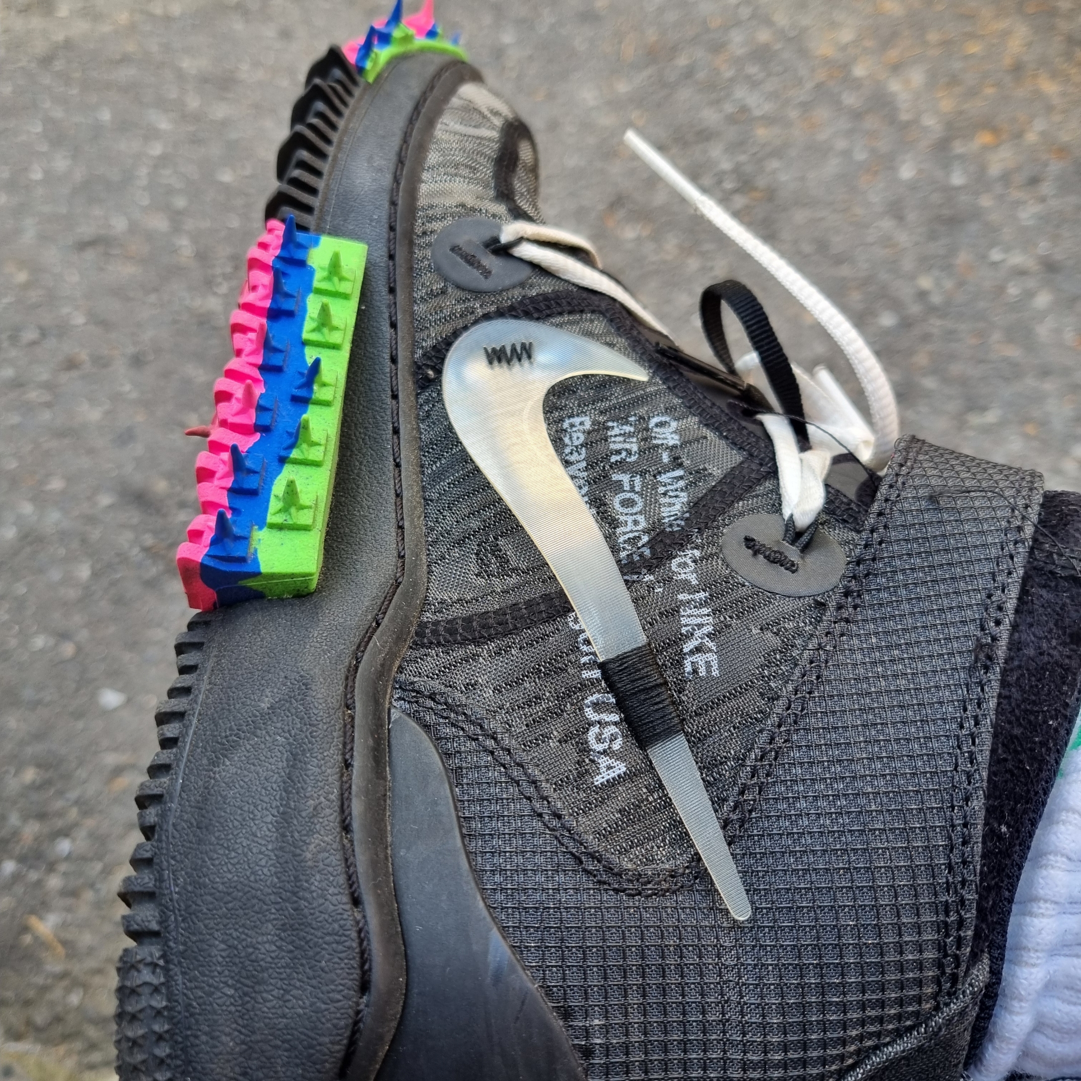 Nike x Off-White Air Force 1 Mid SP Black 착용 스타일 - 2